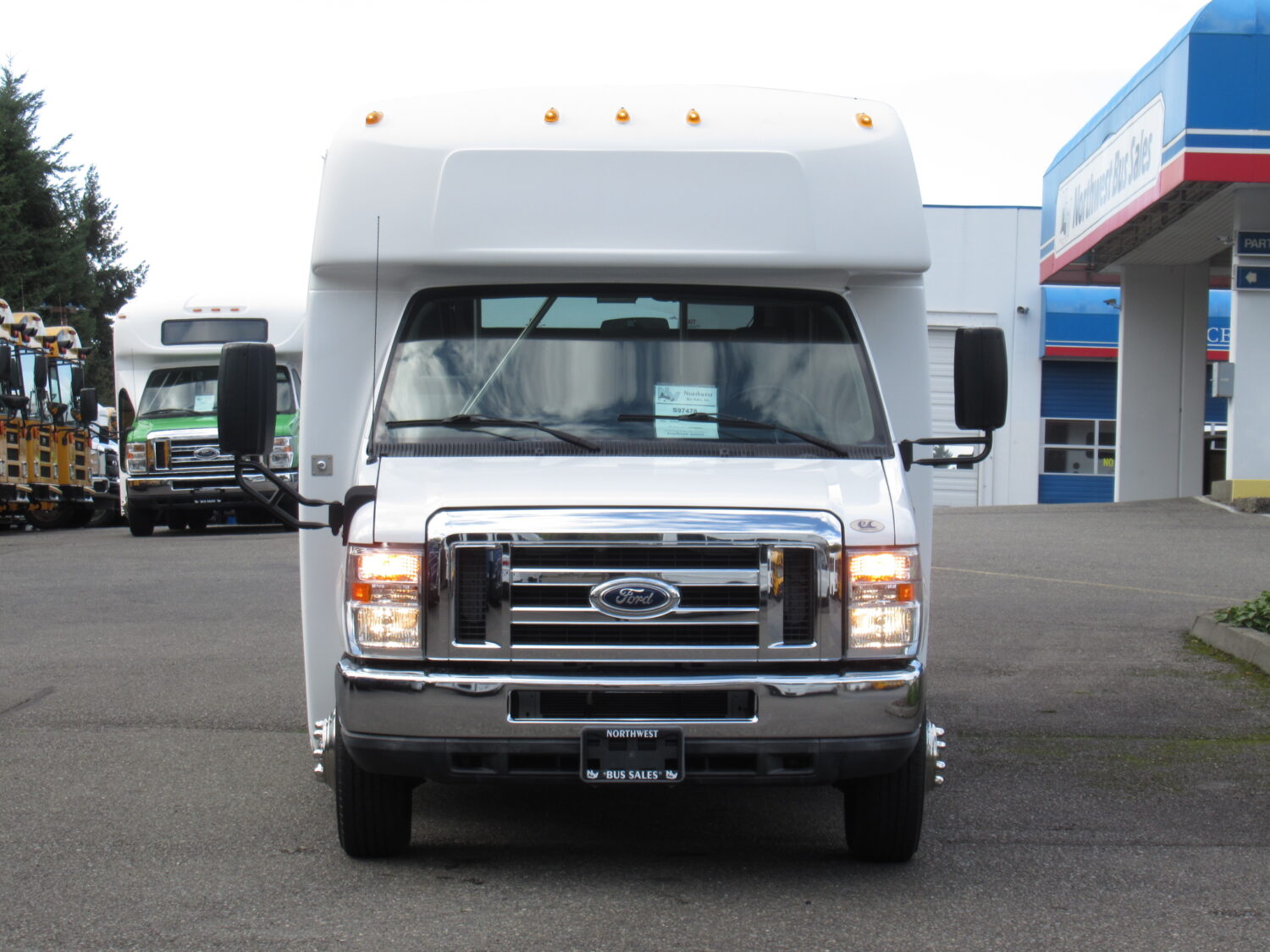 2014 Ford Elkhart ECII 12 Passenger + 2 Wheelchair Shuttle Bus - S97478 - Image 12