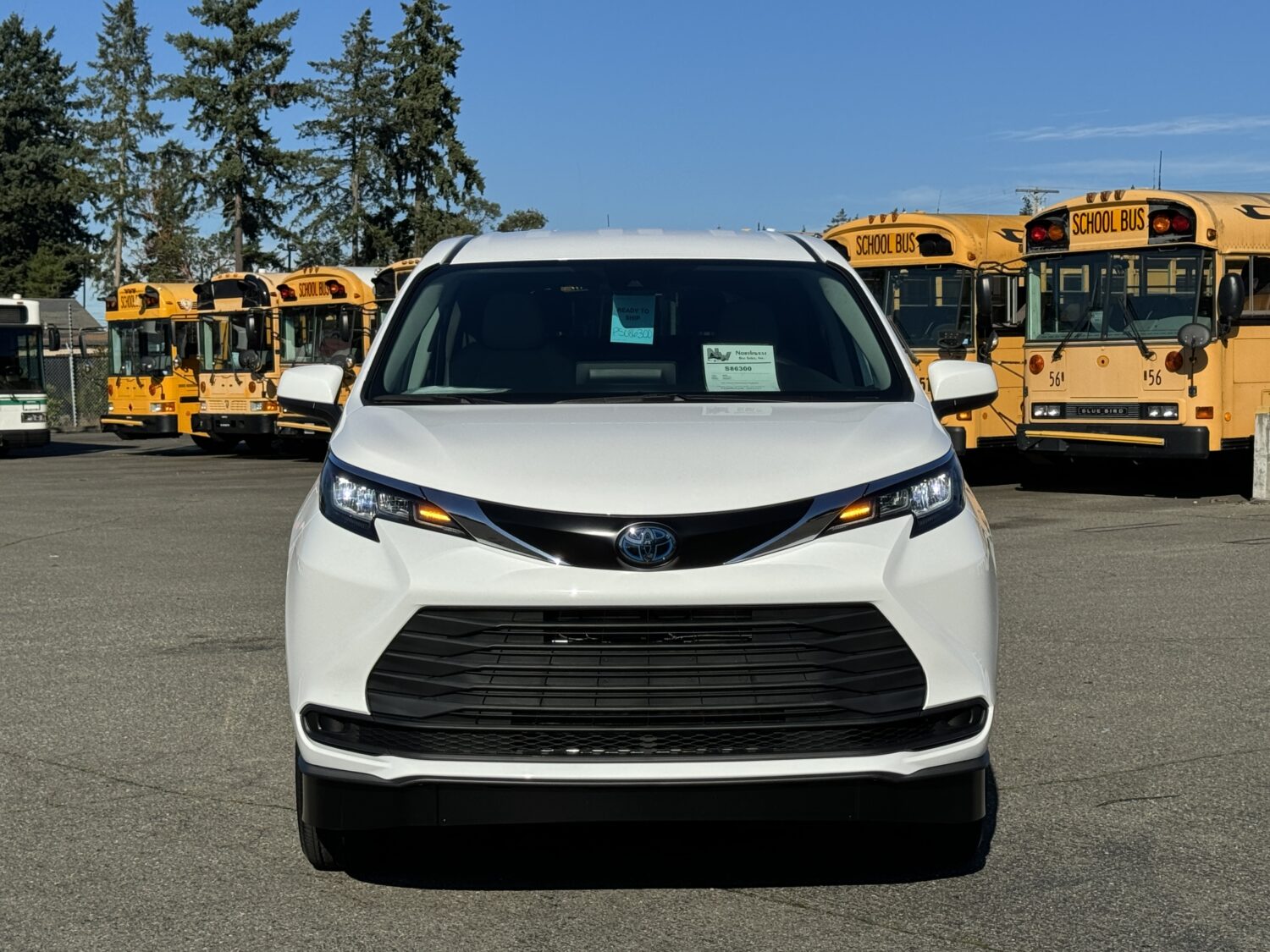 2024 Toyota Sienna Hybrid LE VMI 6 Passenger Side Entry ADA Ramp Van - S87539 - Image 12