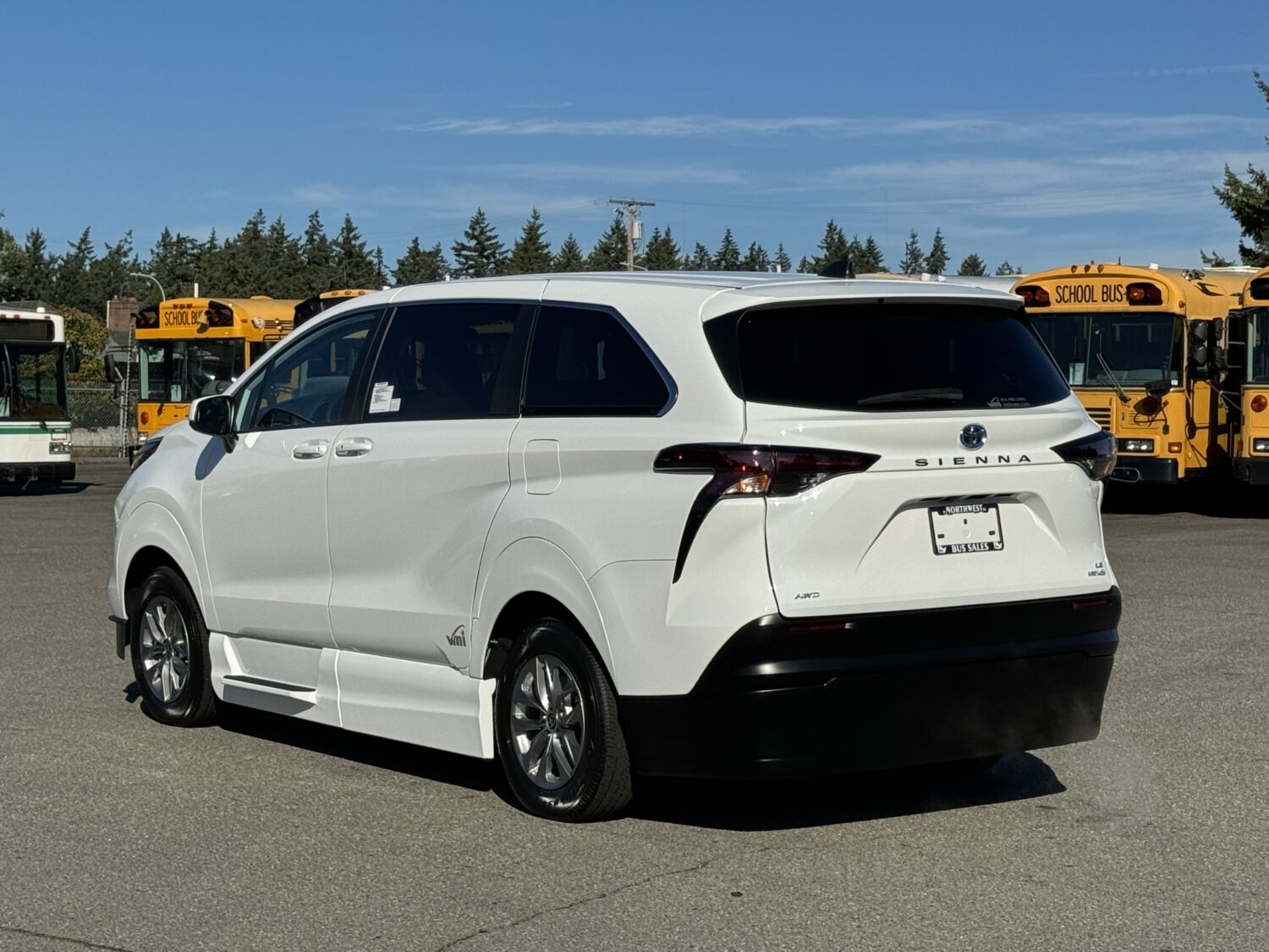 2024 Toyota Sienna Hybrid LE VMI 6 Passenger Side Entry ADA Ramp Van - S87539 - Image 4