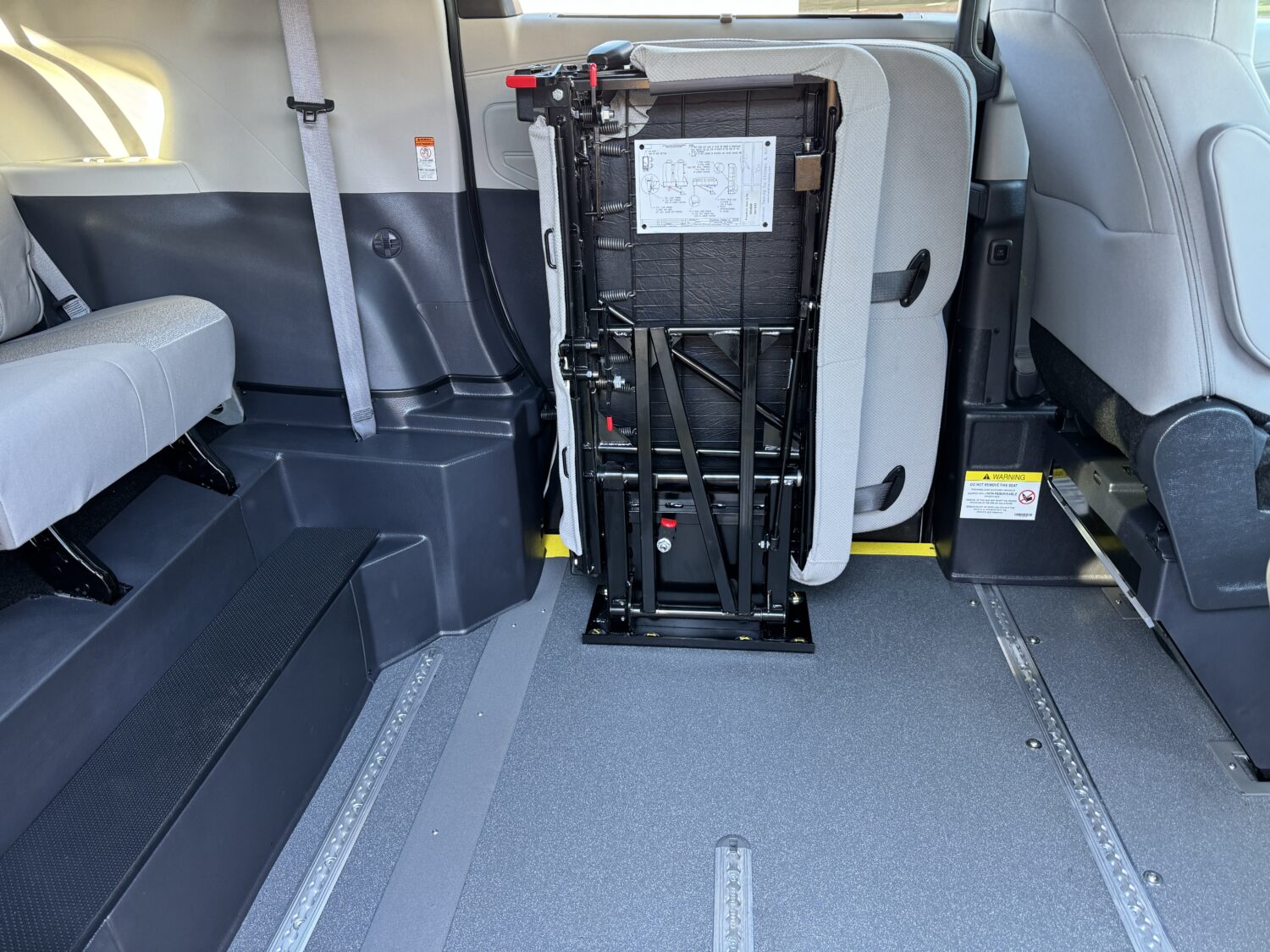 2024 Toyota Sienna Hybrid LE VMI 6 Passenger Side Entry ADA Ramp Van - S87539 - Image 10