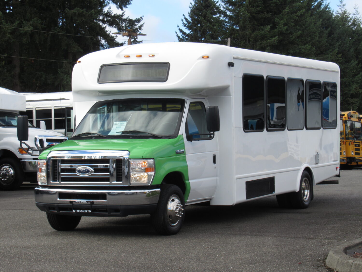 2015 Ford Starcraft Allstar 21 Passenger Shuttle Bus - S14439 - Image 2