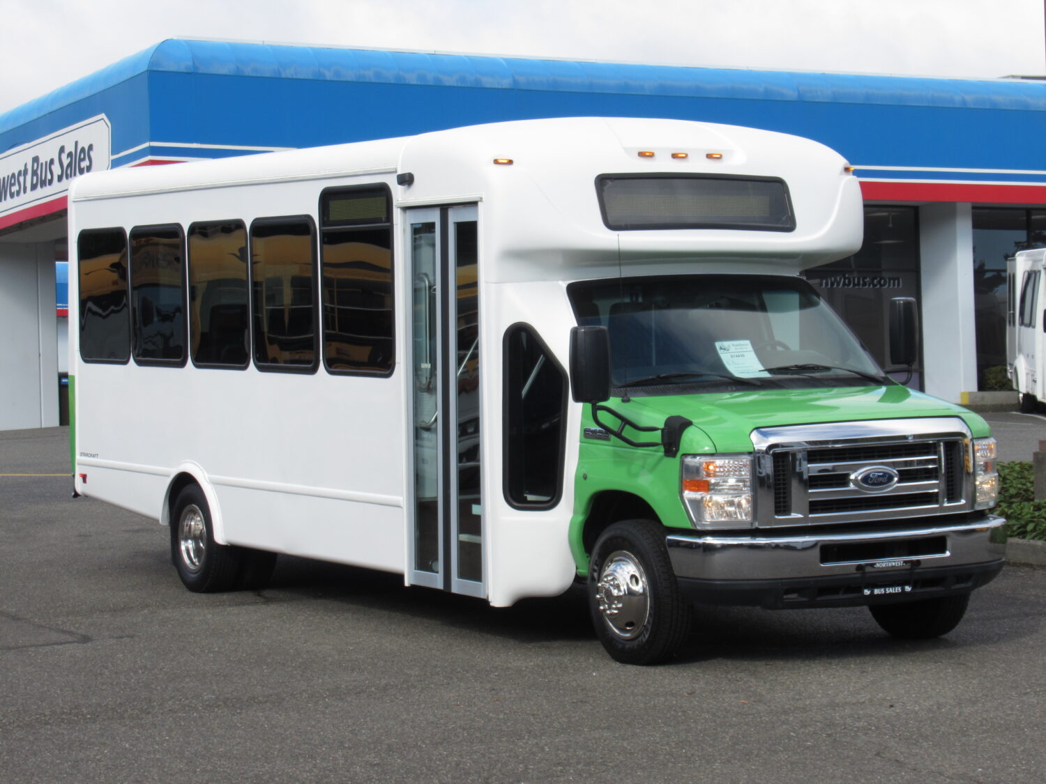 2015 Ford Starcraft Allstar 21 Passenger Shuttle Bus - S14439