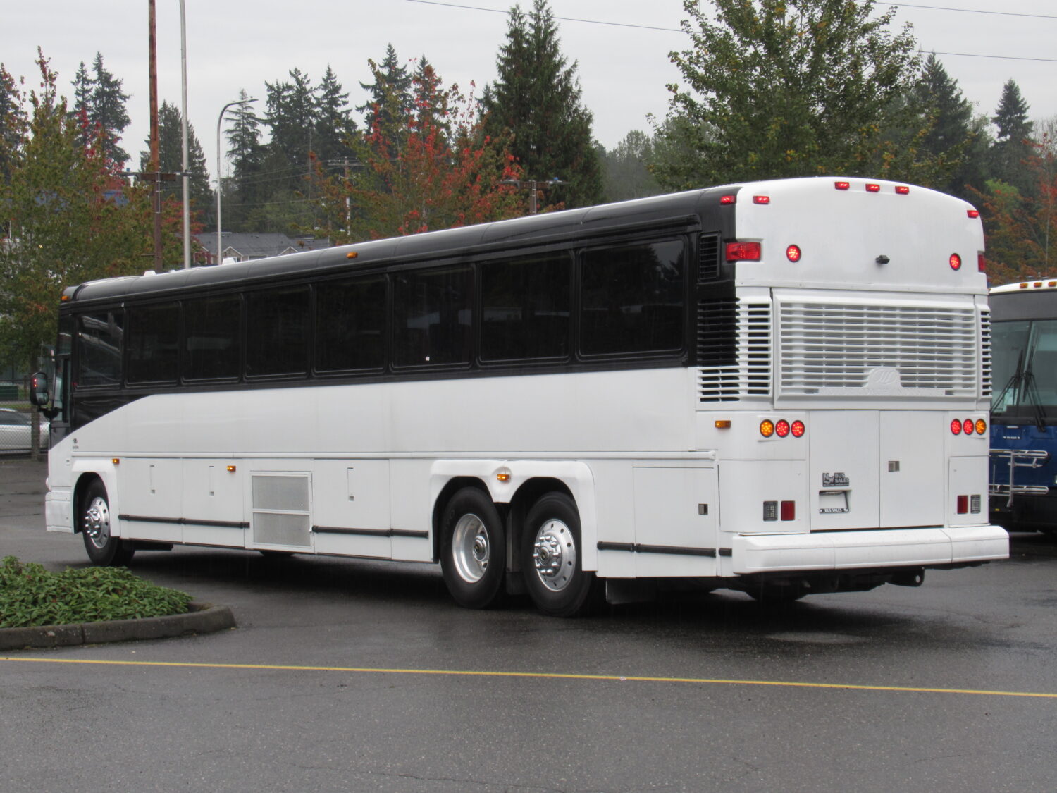 2004 MCI D4500 53 Passenger ADA Motorcoach - C56278 - Image 4