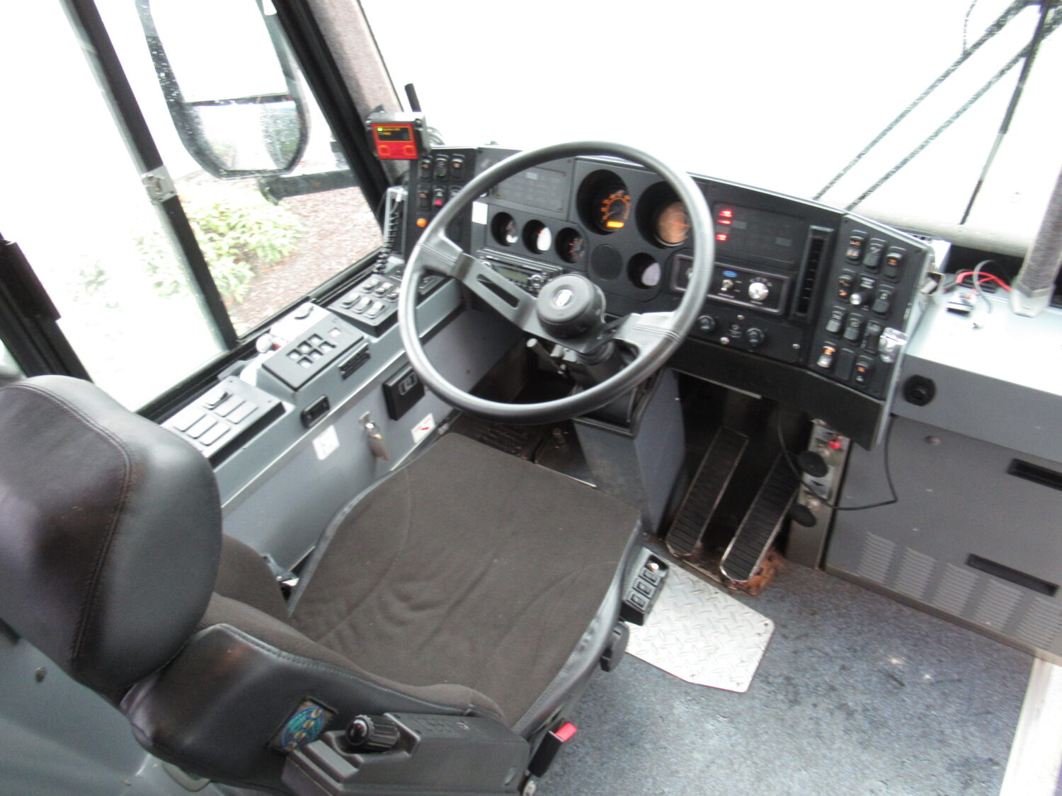 2004 MCI D4500 53 Passenger ADA Motorcoach - C56278 - Image 5