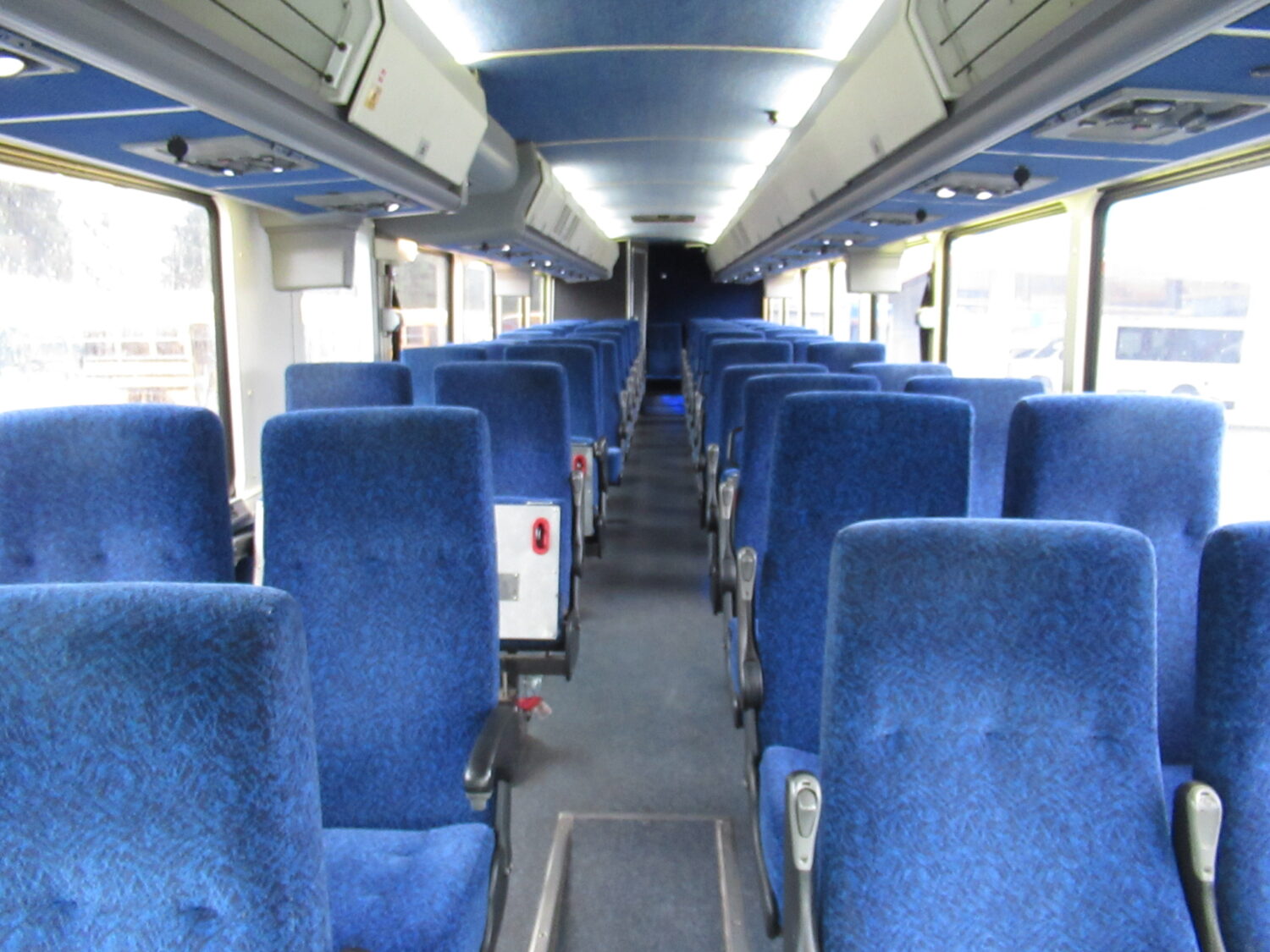 2004 MCI D4500 53 Passenger ADA Motorcoach - C56278 - Image 6