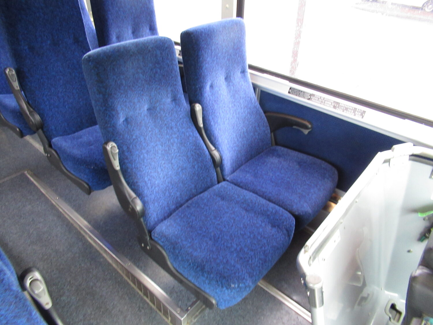 2004 MCI D4500 53 Passenger ADA Motorcoach - C56278 - Image 9