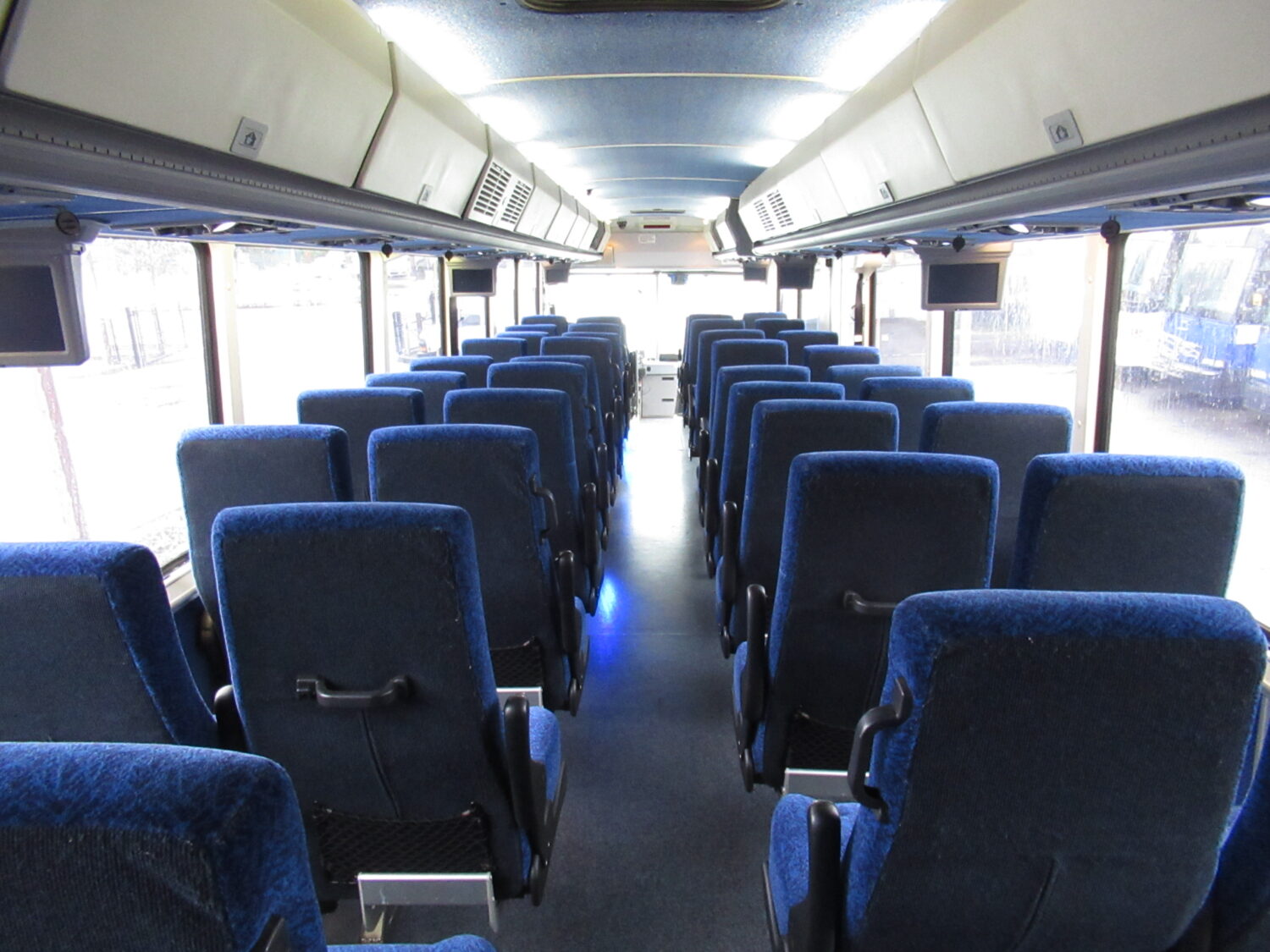 2004 MCI D4500 53 Passenger ADA Motorcoach - C56278 - Image 8