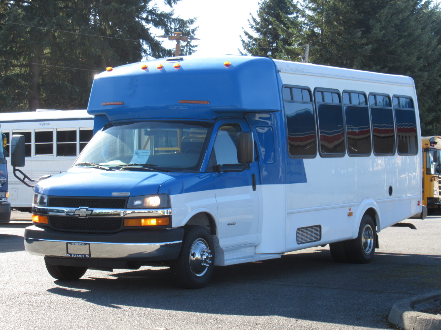 2014 Chevrolet Goshen 15 Passenger ADA Shuttle Bus - S43113 - Image 2