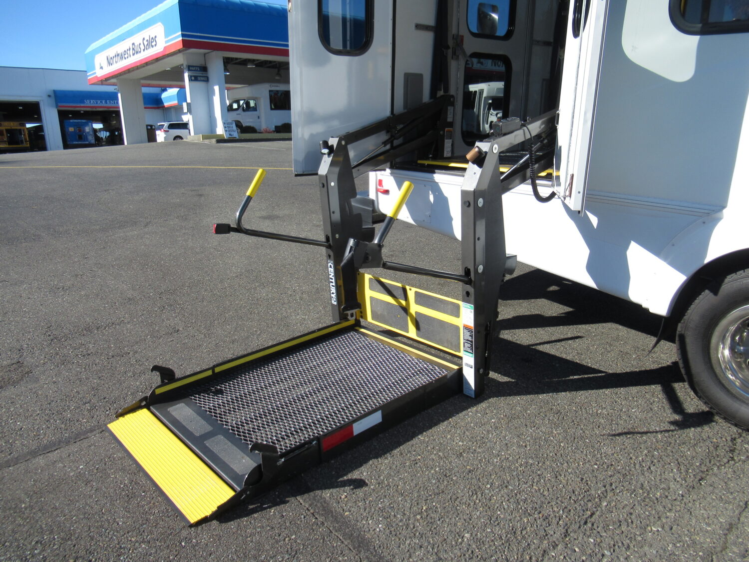 2014 Chevrolet Goshen 15 Passenger ADA Shuttle Bus - S43113 - Image 11