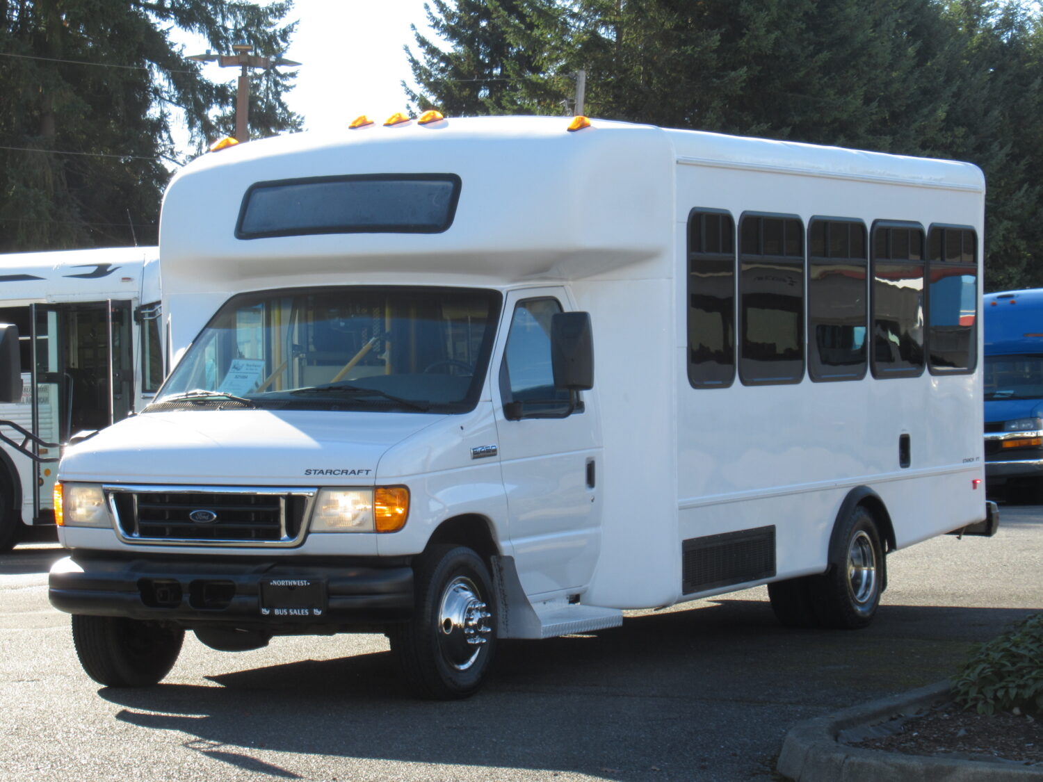 2006 Ford Starcraft Allstar 14 Passenger ADA Shuttle Bus - S21084 - Image 2