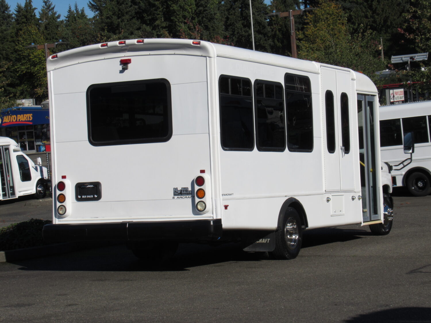 2006 Ford Starcraft Allstar 14 Passenger ADA Shuttle Bus - S21084 - Image 3