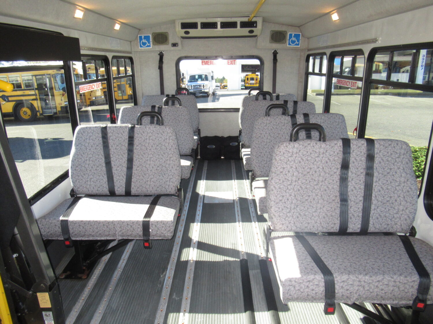 2006 Ford Starcraft Allstar 14 Passenger ADA Shuttle Bus - S21084 - Image 6