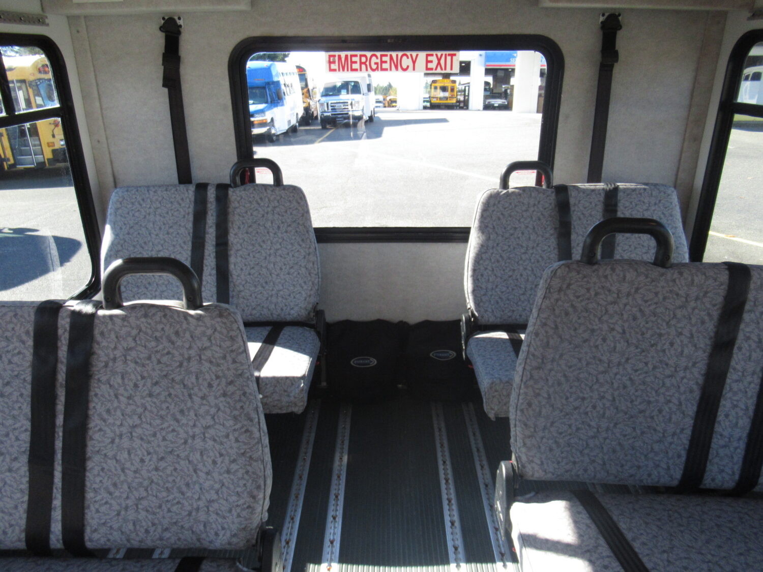 2006 Ford Starcraft Allstar 14 Passenger ADA Shuttle Bus - S21084 - Image 7
