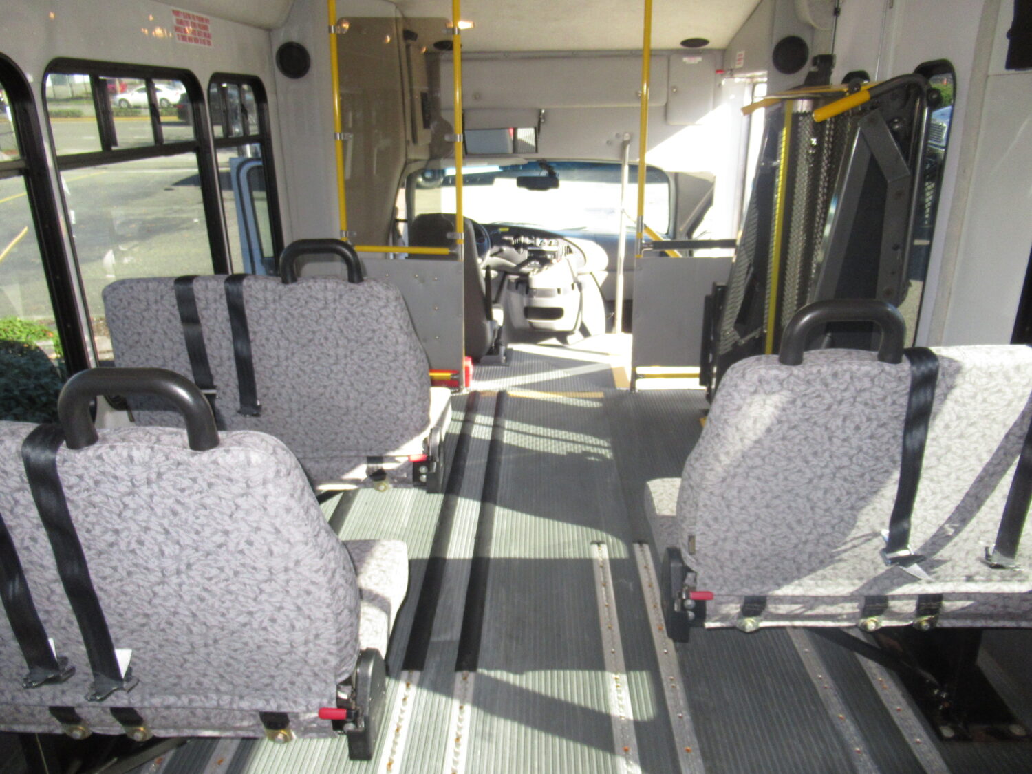 2006 Ford Starcraft Allstar 14 Passenger ADA Shuttle Bus - S21084 - Image 9