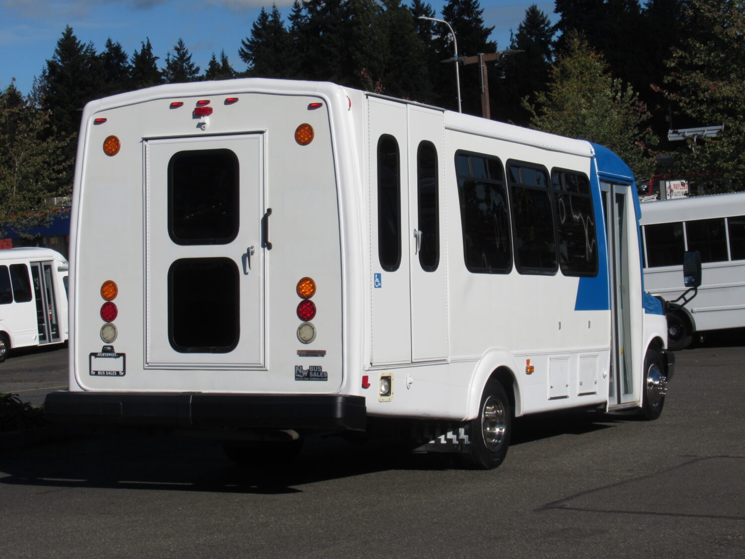 2014 Chevrolet Goshen 15 Passenger ADA Shuttle Bus - S57962 - Image 3