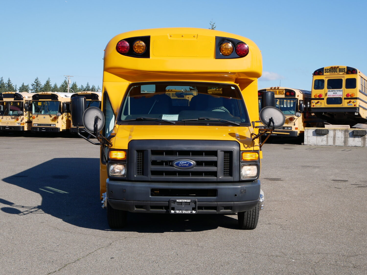 2016 Ford E-450 Starcraft Quest 30 Passenger School Bus - B32236 - Image 12