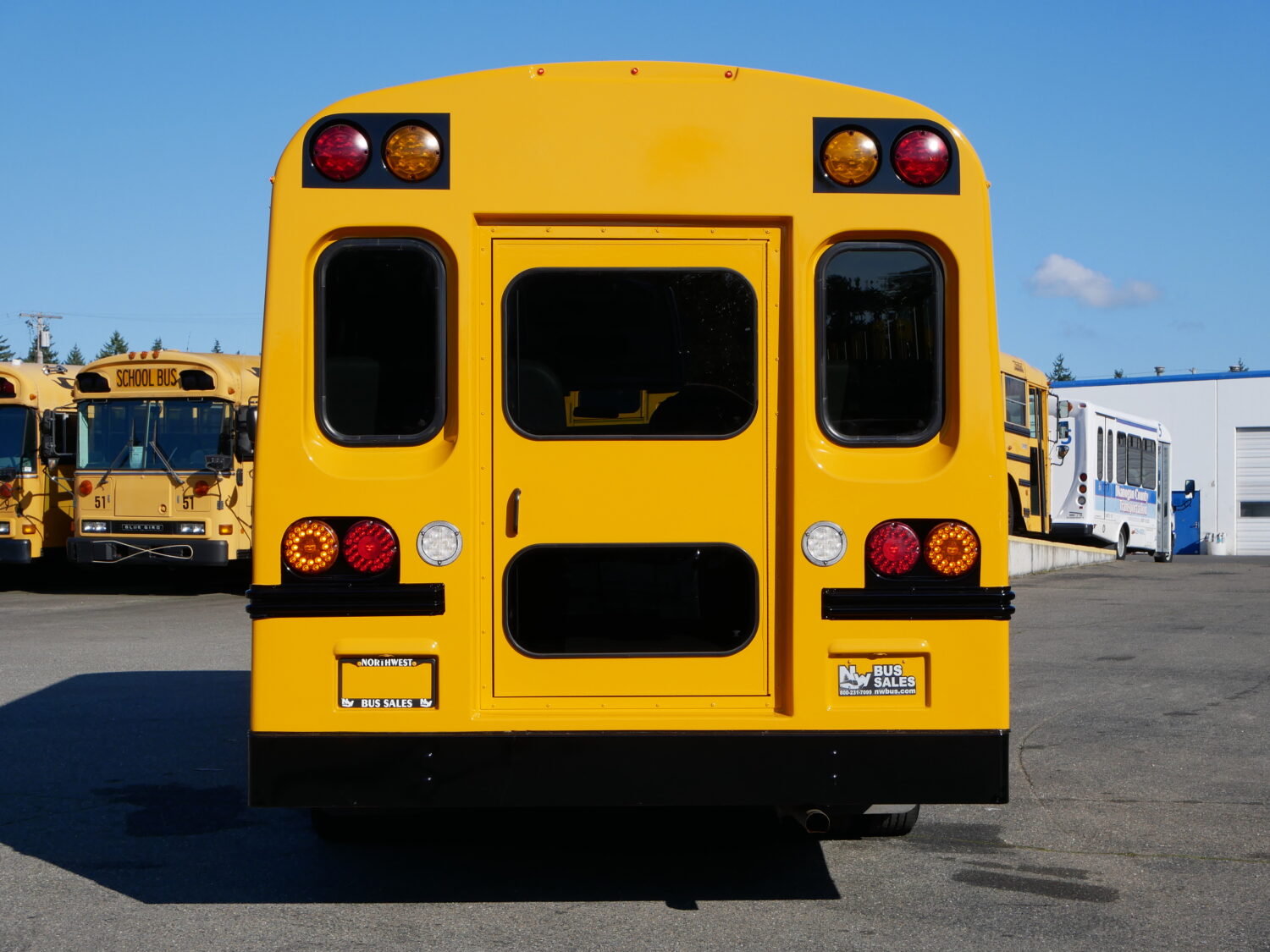 2016 Ford E-450 Starcraft Quest 30 Passenger School Bus - B32236 - Image 11