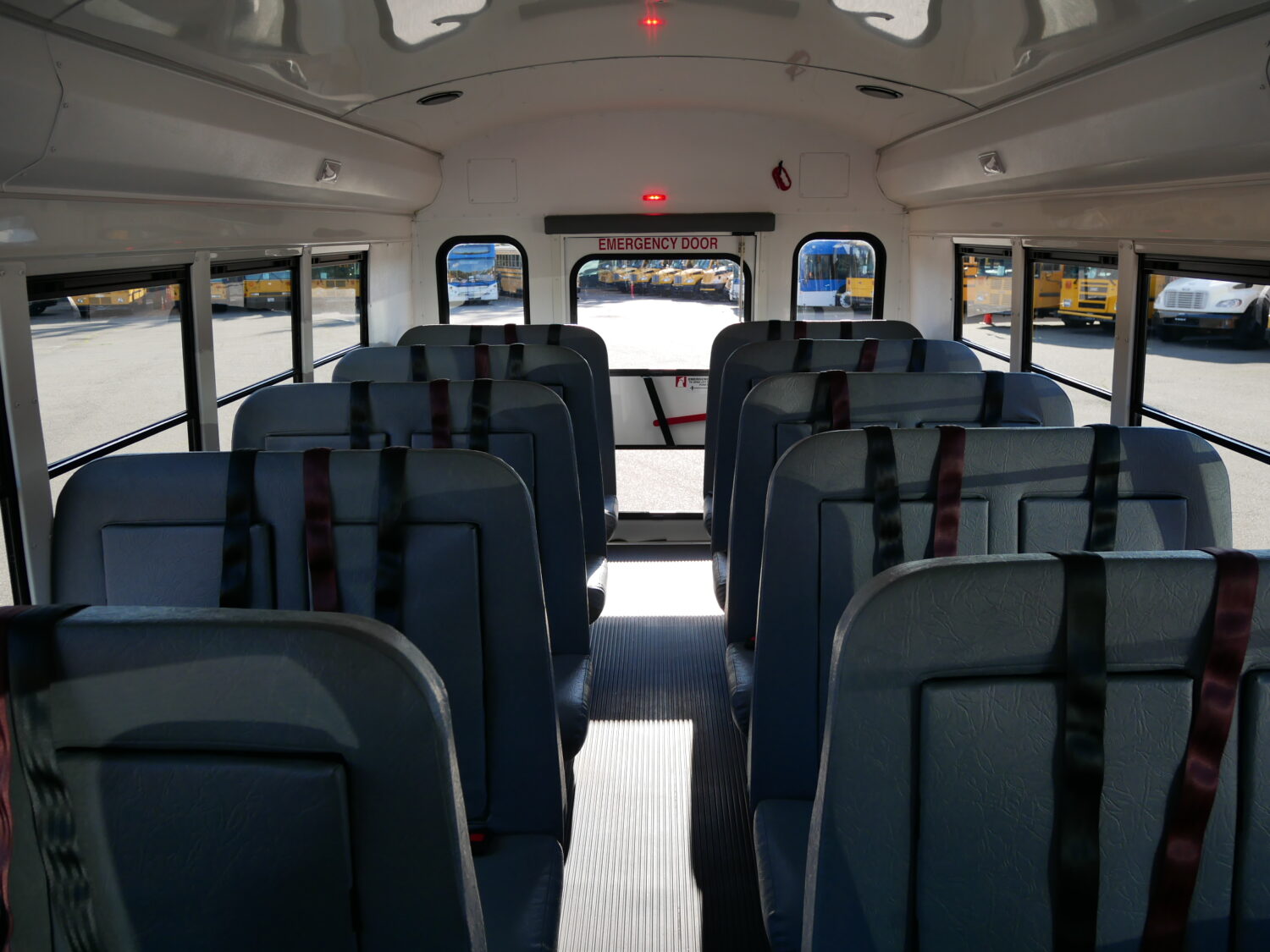 2016 Ford E-450 Starcraft Quest 30 Passenger School Bus - B32236 - Image 6