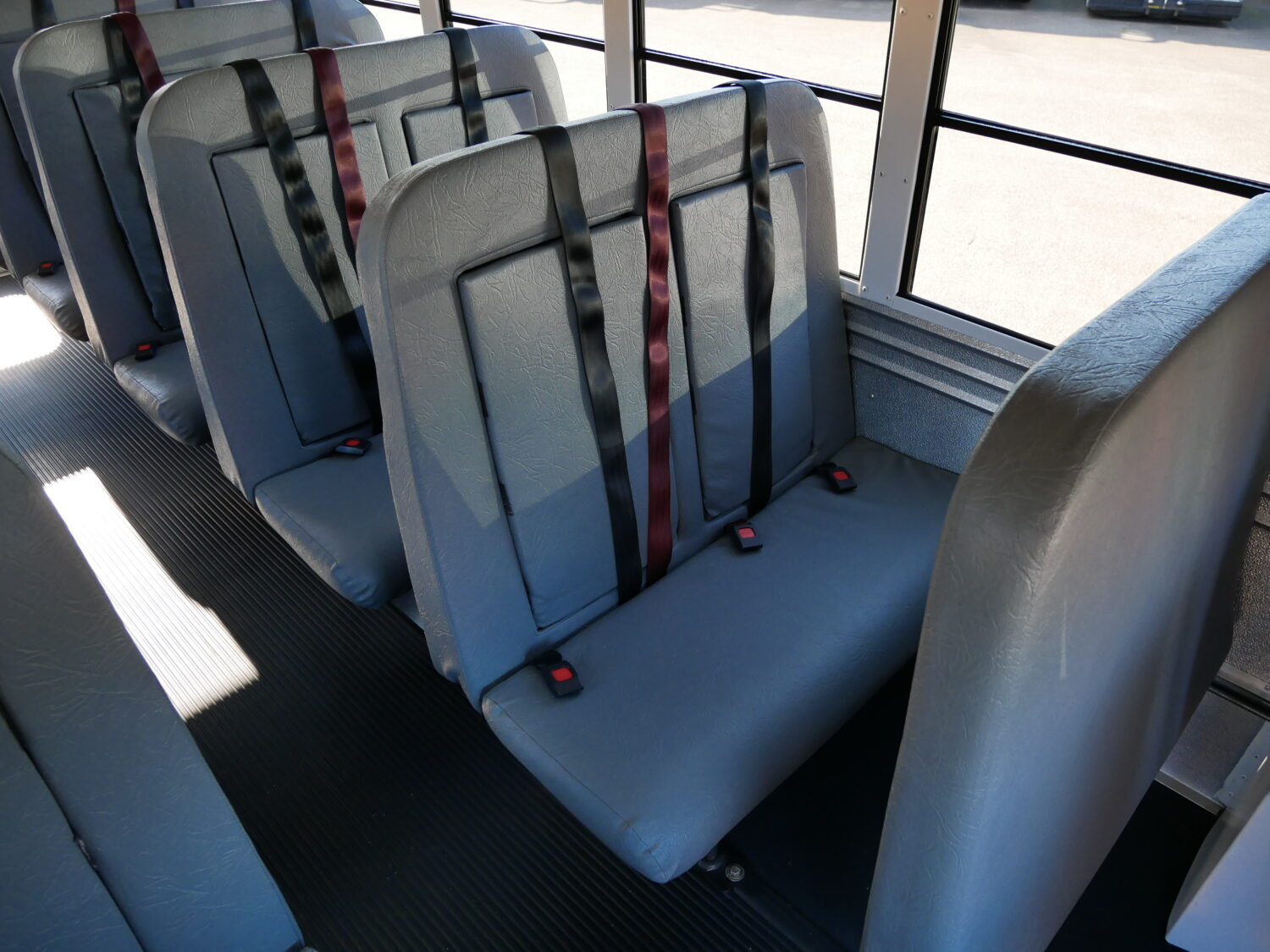 2016 Ford E-450 Starcraft Quest 30 Passenger School Bus - B32236 - Image 9