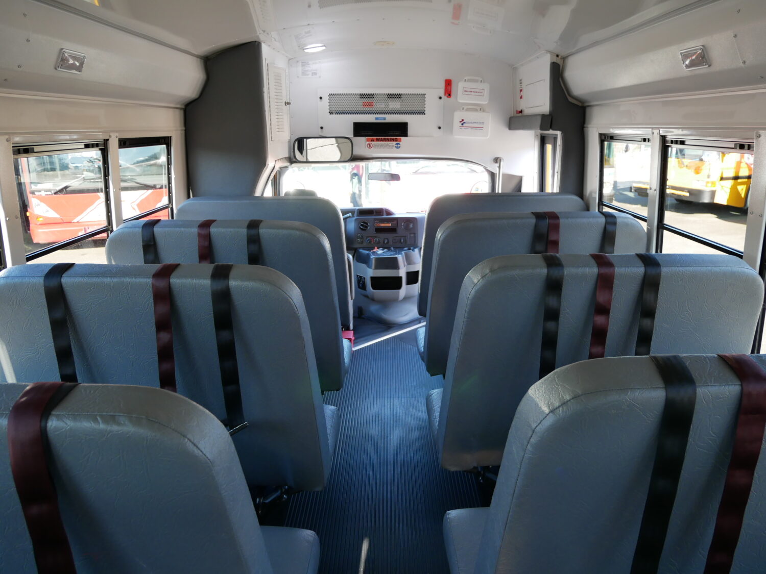 2016 Ford E-450 Starcraft Quest 30 Passenger School Bus - B32236 - Image 8