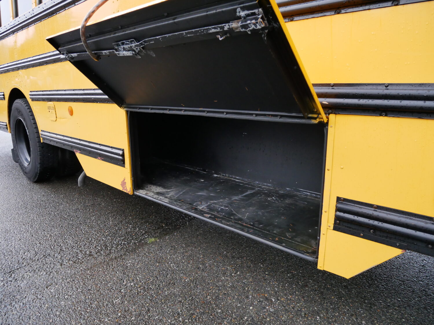 2004 Thomas Saf-T-Liner FE 78 Passenger School Bus - B34641 - Image 10