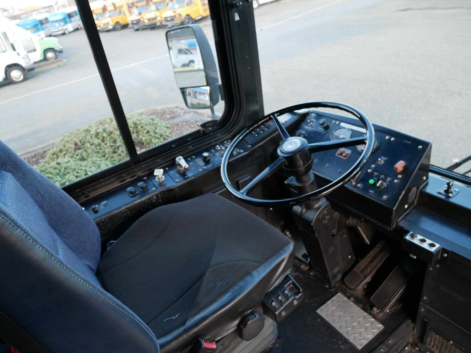 2003 Gillig Low Floor 39 Passenger ADA Transit Bus - T73710 - Image 5