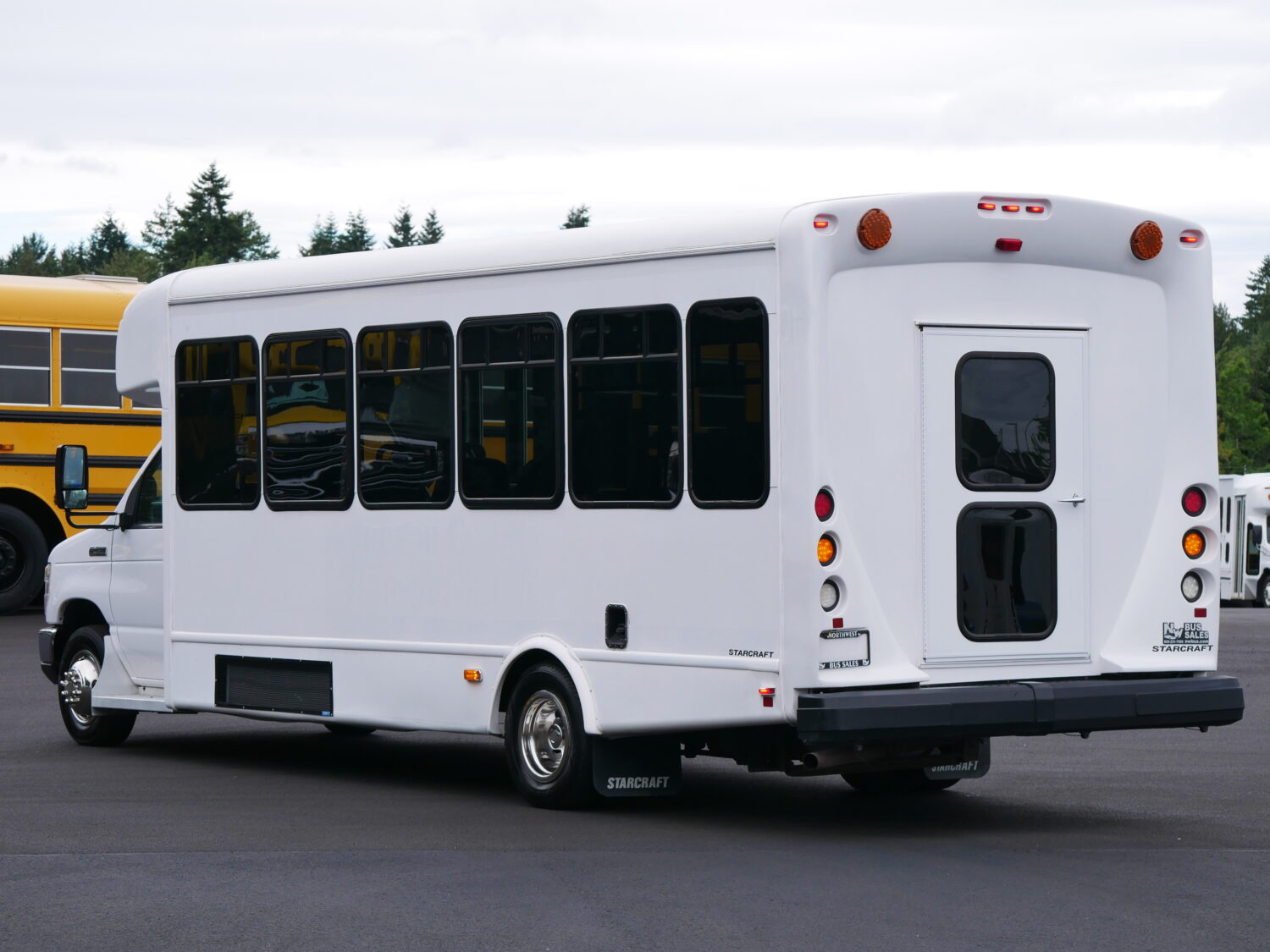 2018 Ford Starcraft Allstar 20 Passenger ADA Shuttle Bus - S07659 - Image 4