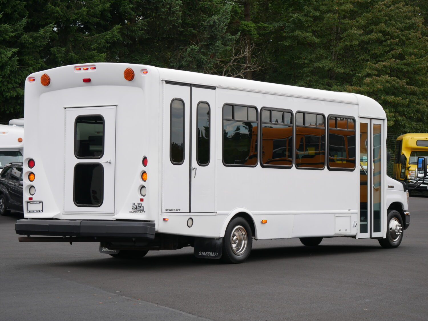 2018 Ford Starcraft Allstar 20 Passenger ADA Shuttle Bus - S07659 - Image 3