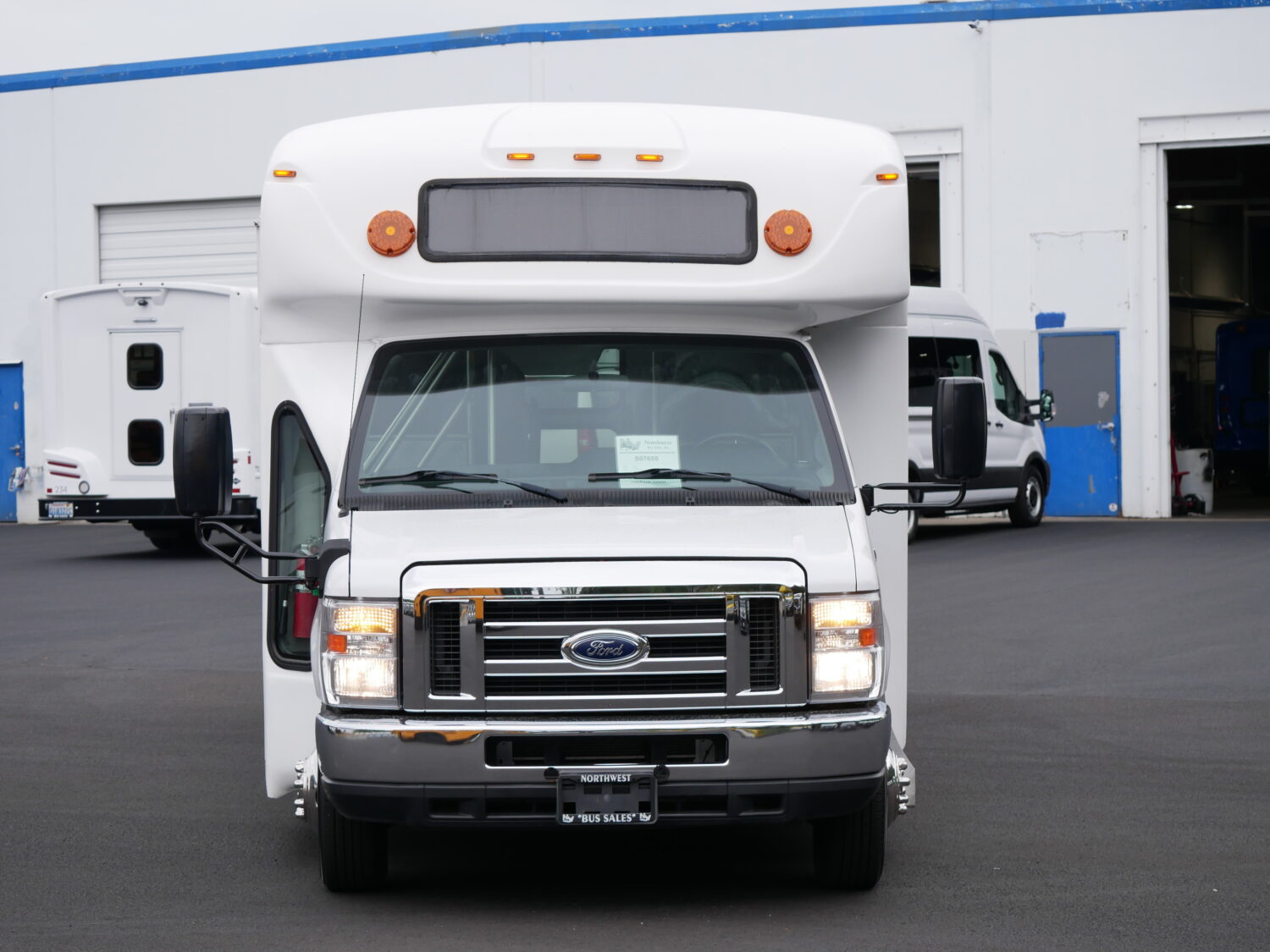 2018 Ford Starcraft Allstar 20 Passenger ADA Shuttle Bus - S07659 - Image 12