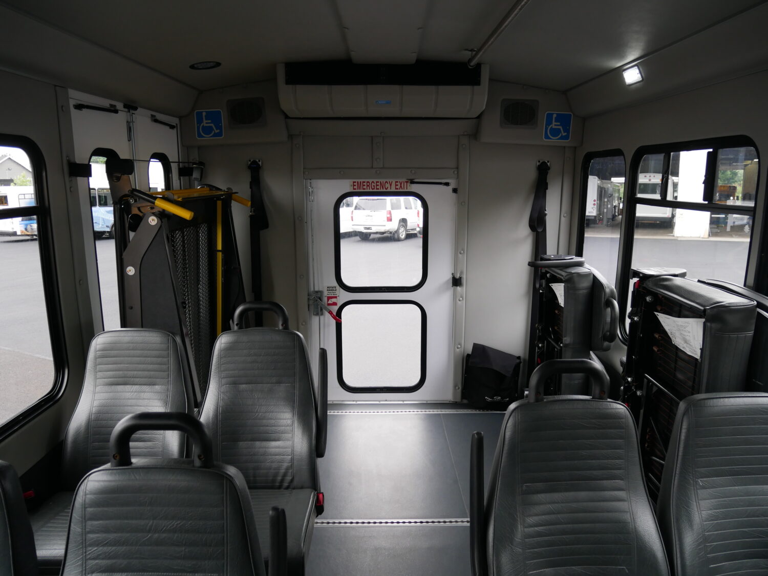 2018 Ford Starcraft Allstar 20 Passenger ADA Shuttle Bus - S07659 - Image 7