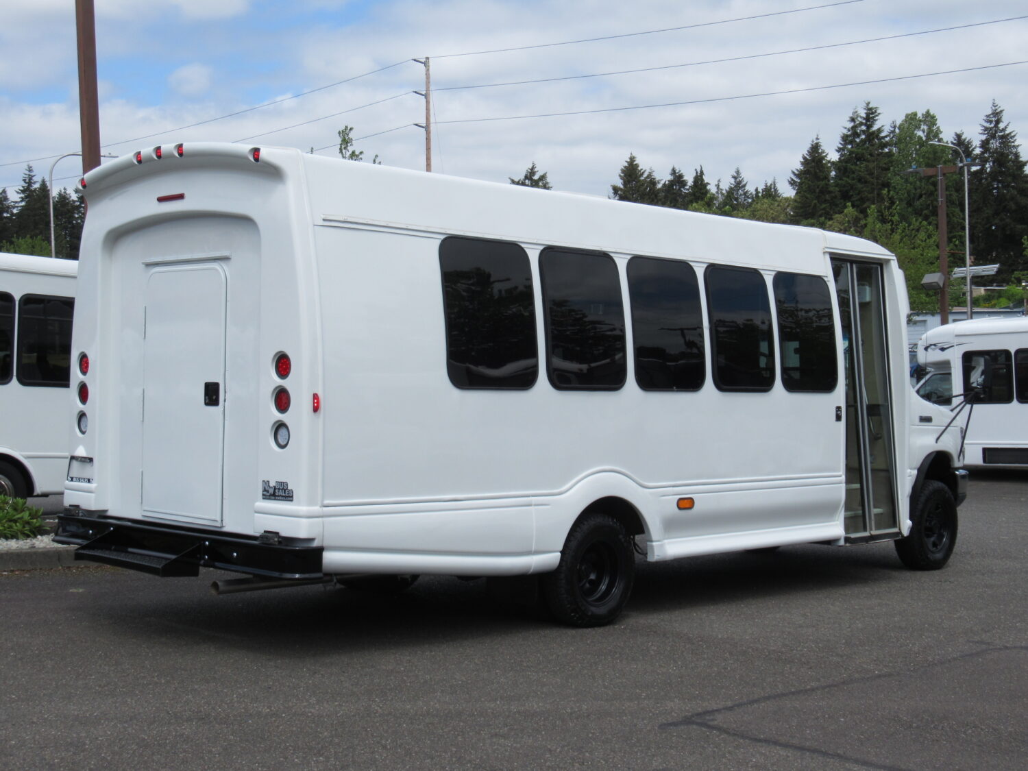 2008 Turtle Top Odyssey 4x4 21 Passenger + Rear Luggage Shuttle Bus - S05711 - Image 3