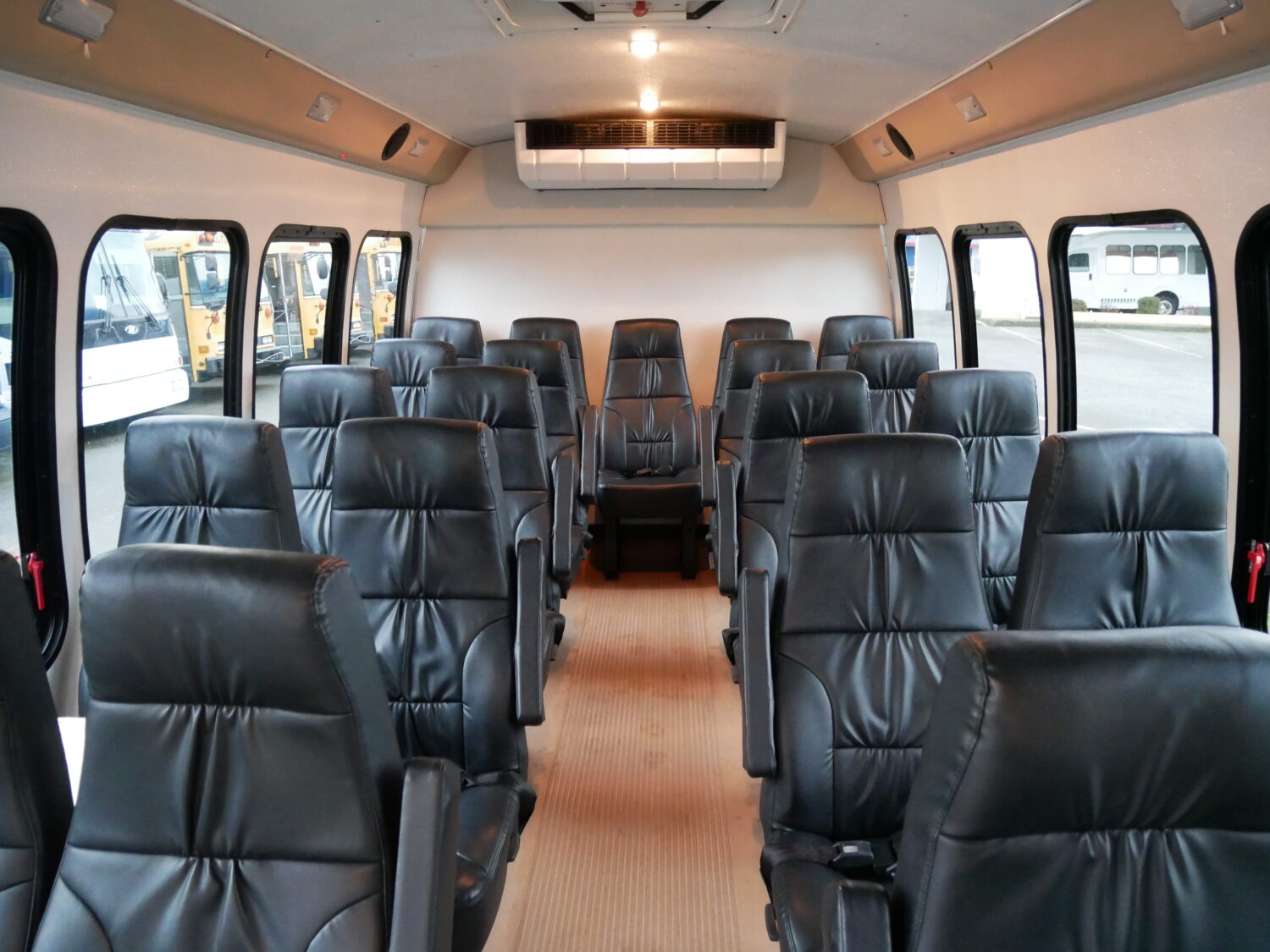 2008 Turtle Top Odyssey 4x4 21 Passenger + Rear Luggage Shuttle Bus - S05711 - Image 6