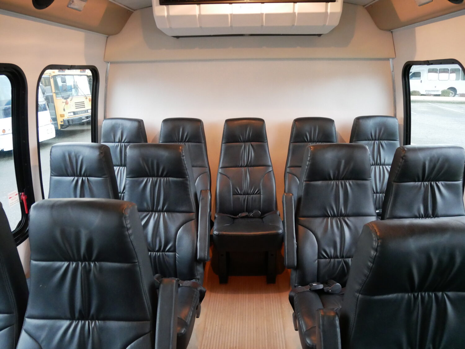 2008 Turtle Top Odyssey 4x4 21 Passenger + Rear Luggage Shuttle Bus - S05711 - Image 7