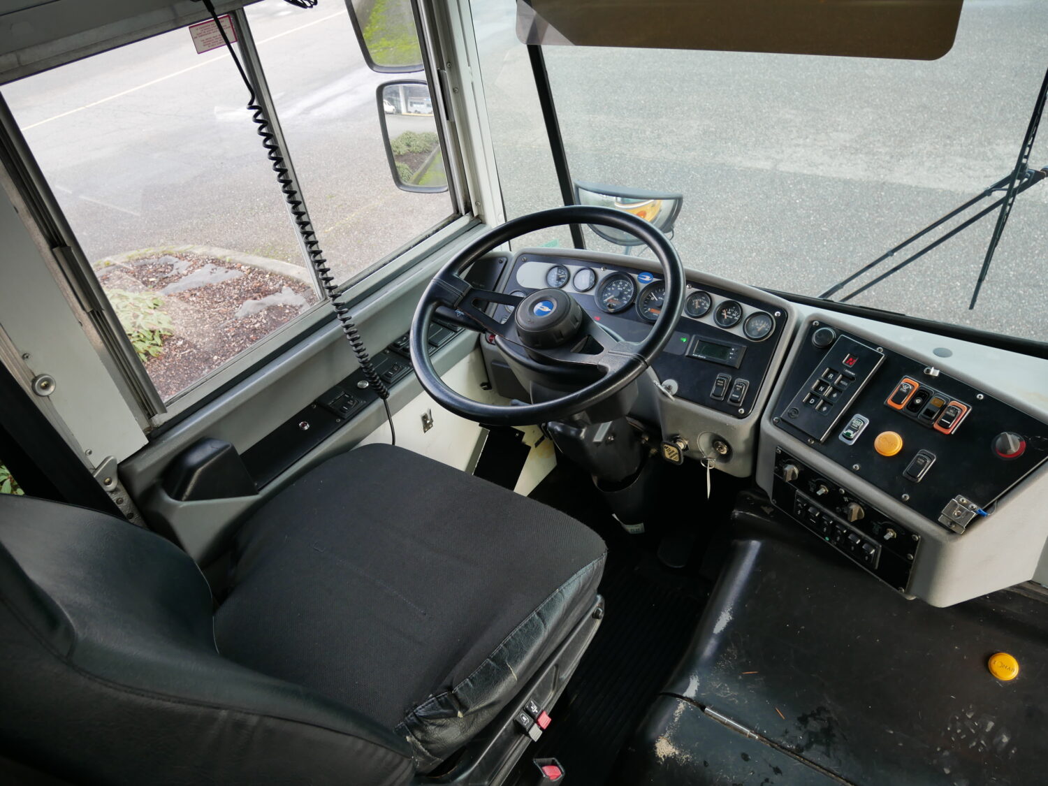 2004 Blue Bird All American 84 Passenger School Bus - B16137 - Image 5