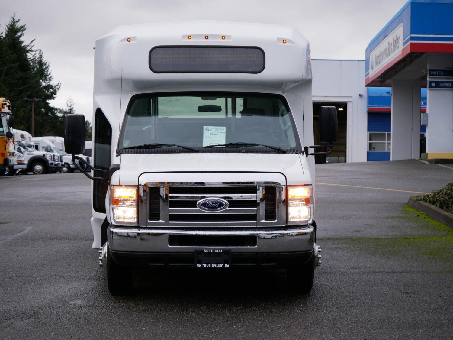 2018 Ford Eldorado Aerotech 14 + Interior Luggage Shuttle Bus - S24649 - Image 12