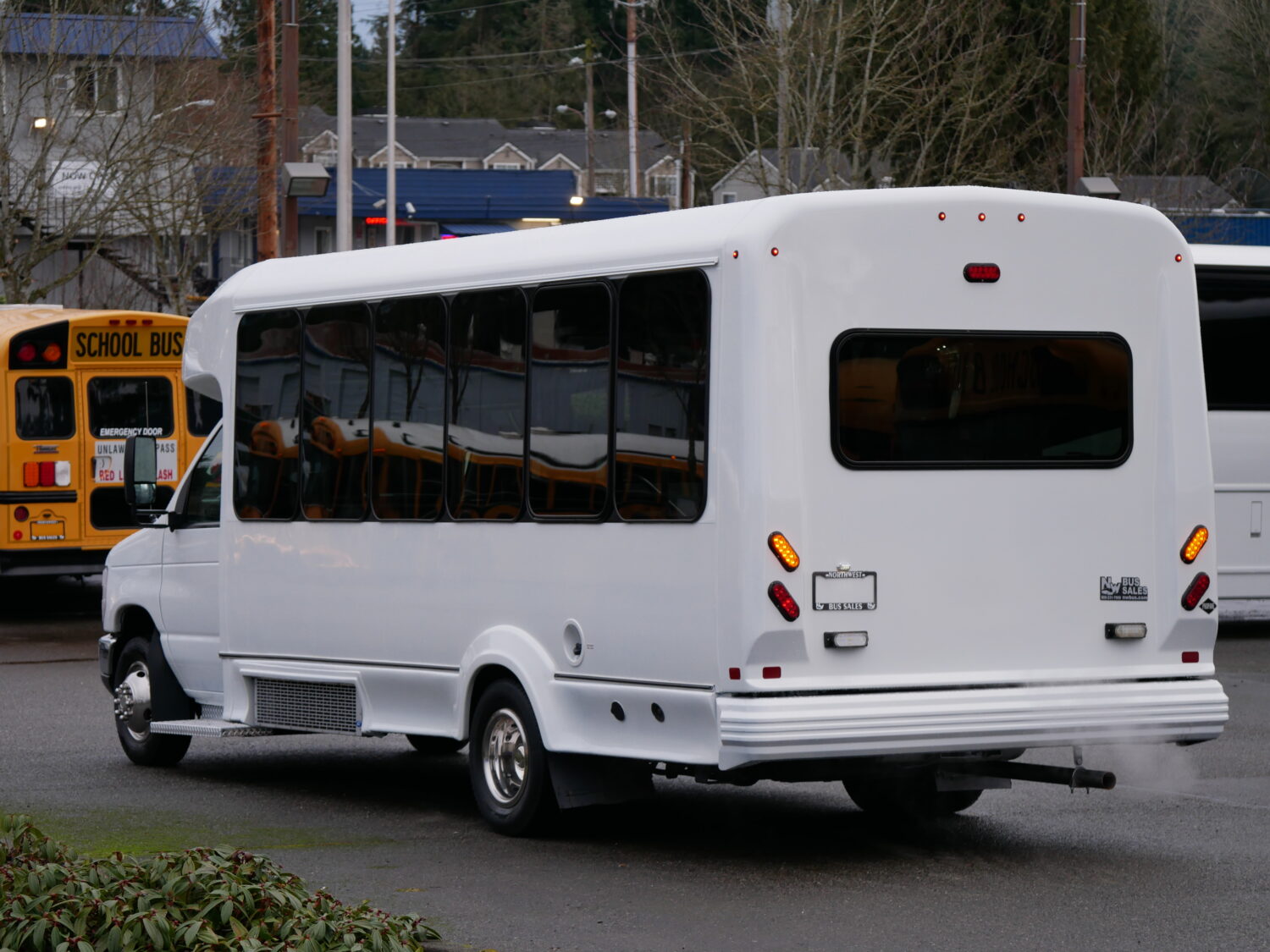 2018 Ford Eldorado Aerotech 14 + Interior Luggage Shuttle Bus - S24649 - Image 4