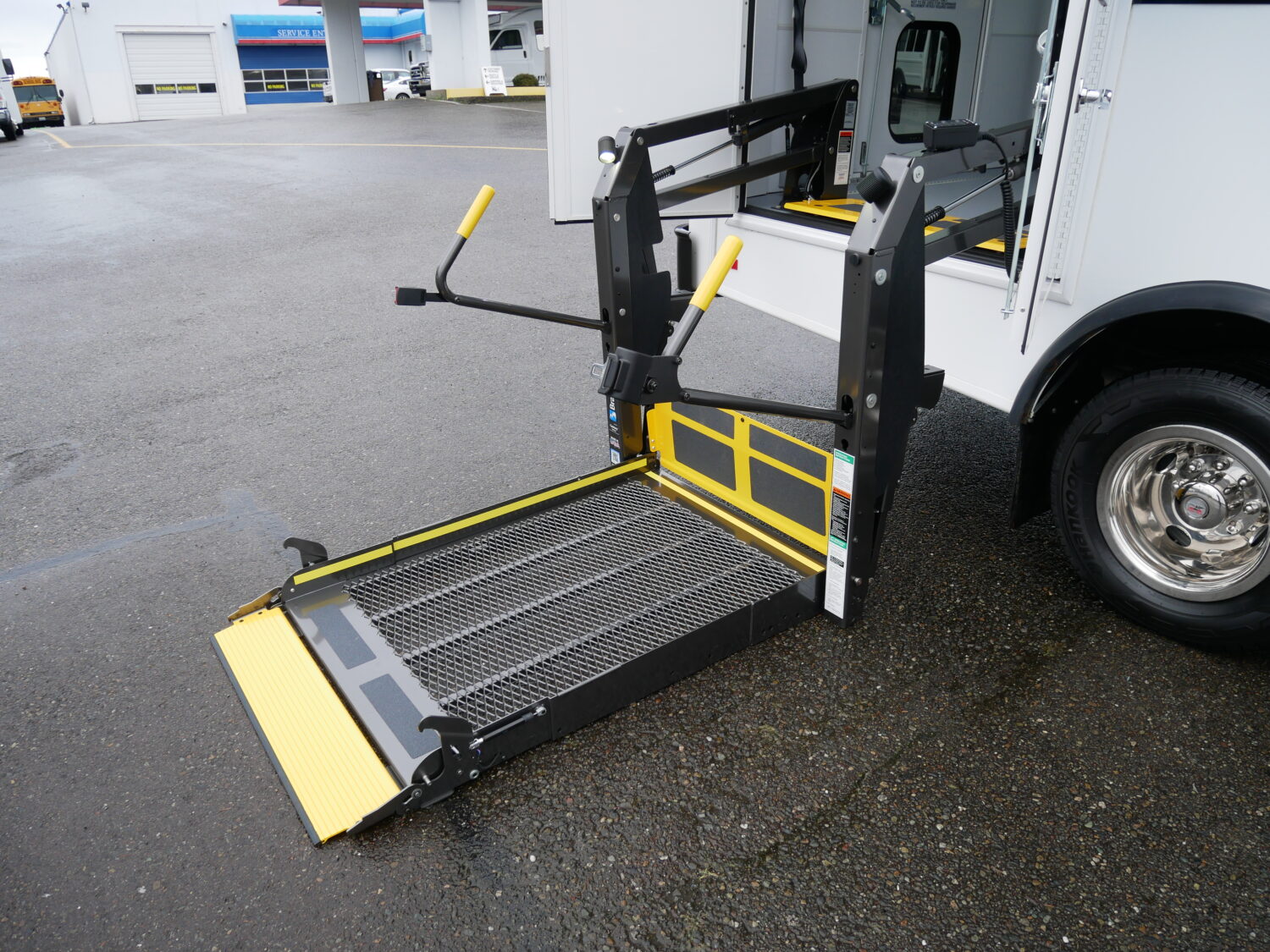 2024 Ford Endera 12 Pass & 2 Wheelchair Shuttle Bus - S25270 - Image 10