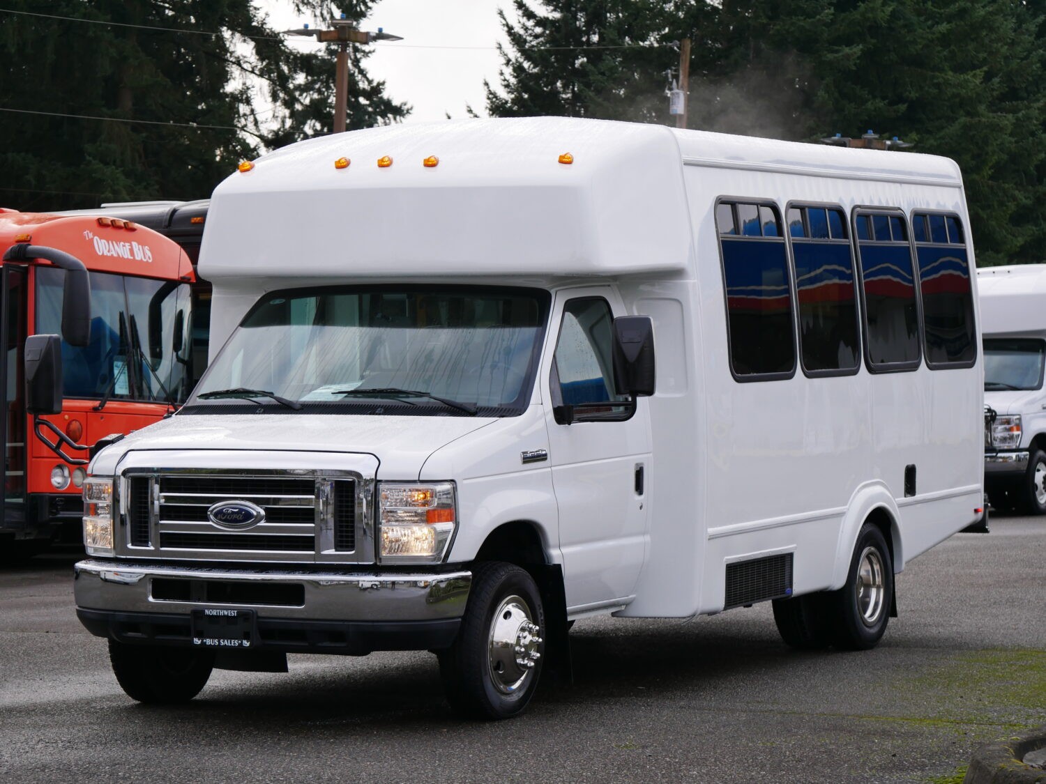 2010 Ford Goshen 12 Passenger + 2 Wheelchair Shuttle Bus - S03676 - Image 2