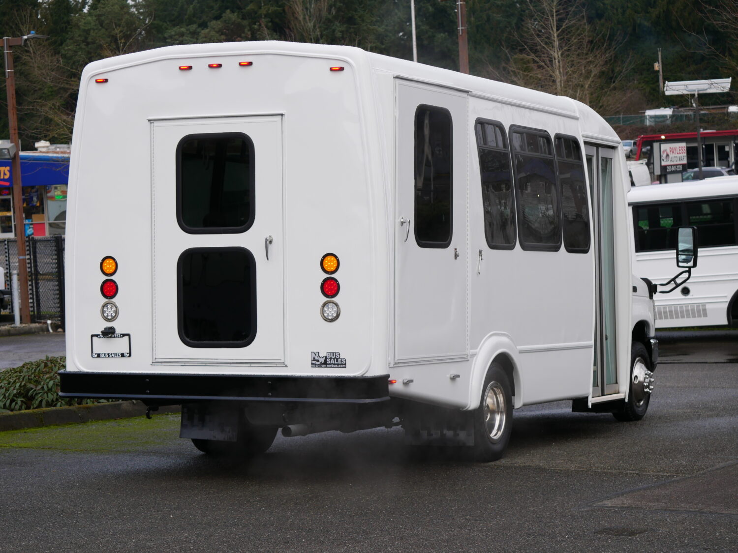 2010 Ford Goshen 12 Passenger + 2 Wheelchair Shuttle Bus - S03676 - Image 3