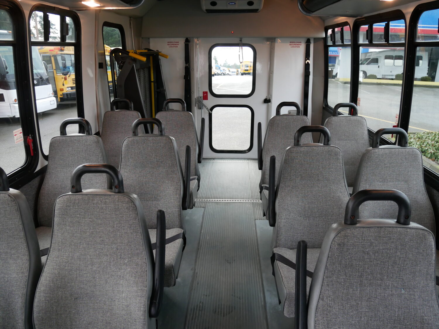 2010 Ford Goshen 12 Passenger + 2 Wheelchair Shuttle Bus - S03676 - Image 6