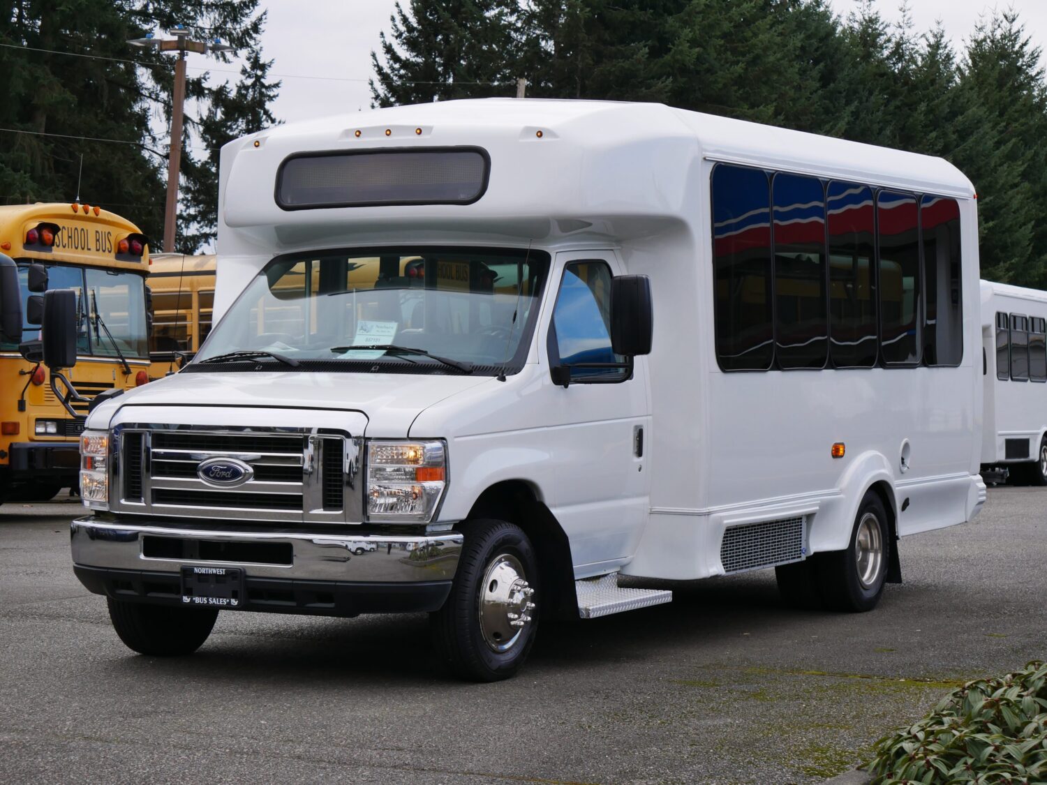 2017 Ford Eldorado Aerotech 14 + Interior Luggage Shuttle Bus - S57151 - Image 2