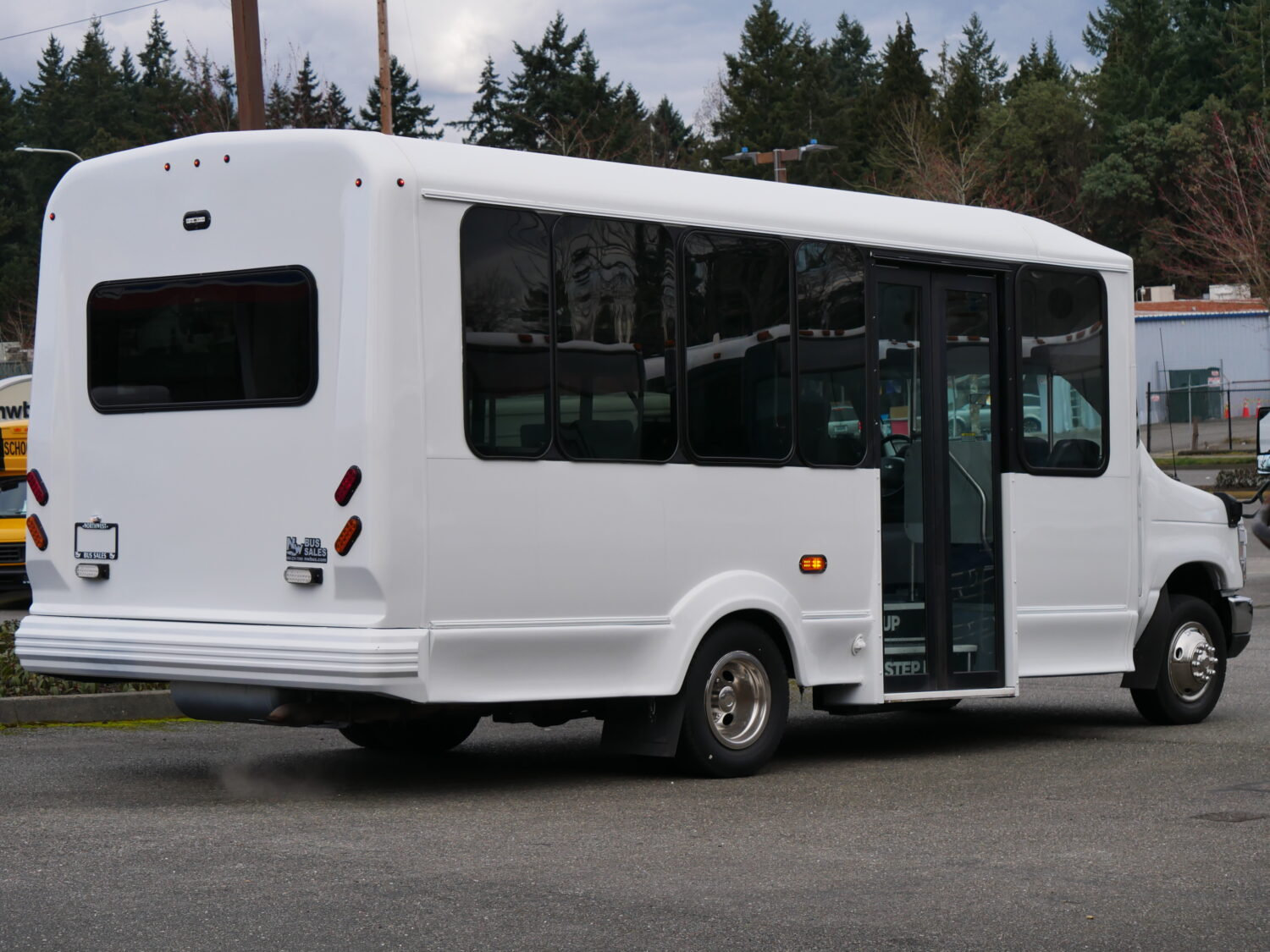 2017 Ford Eldorado Aerotech 14 + Interior Luggage Shuttle Bus - S57151 - Image 3