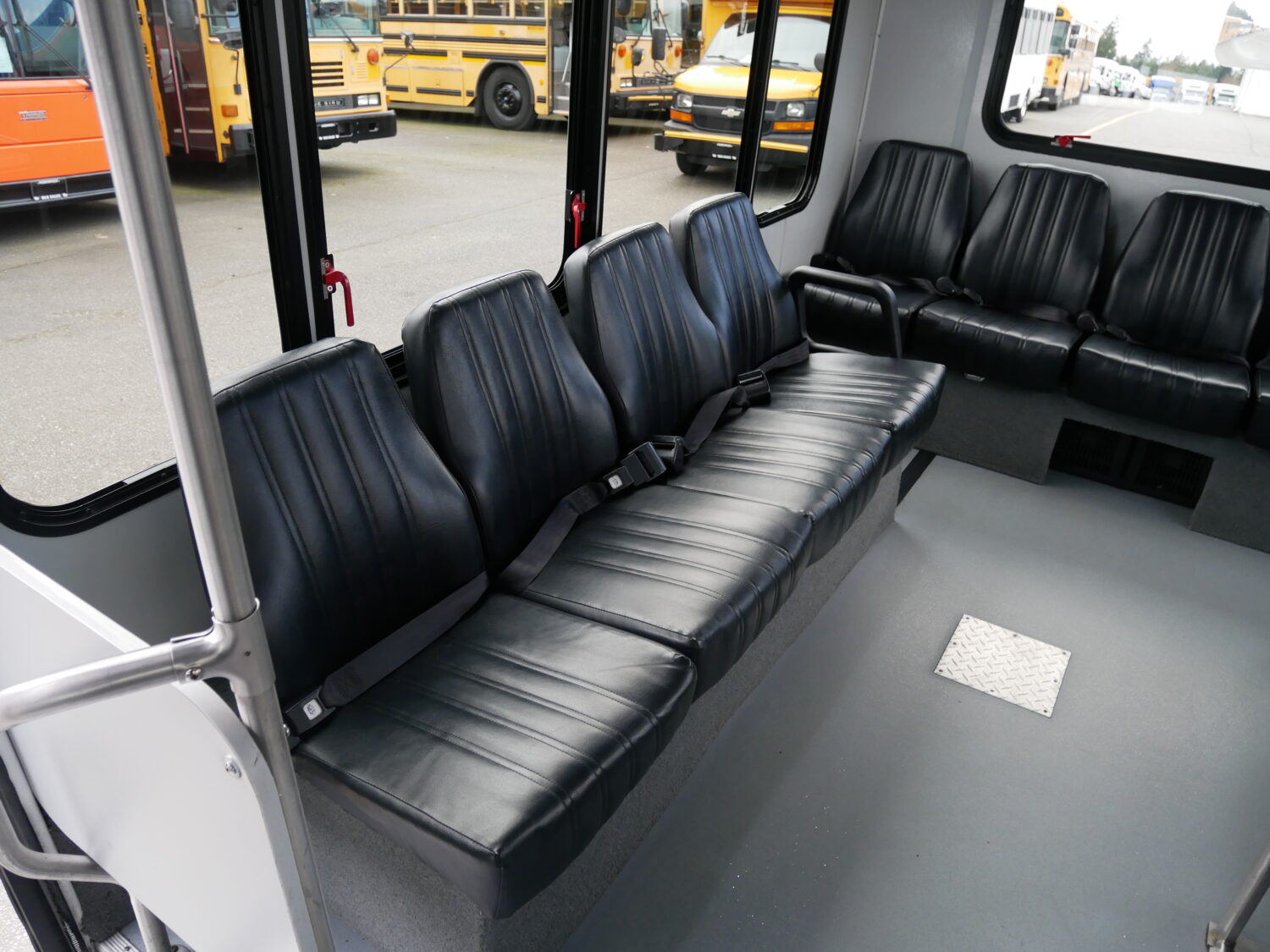 2017 Ford Eldorado Aerotech 14 + Interior Luggage Shuttle Bus - S57151 - Image 9
