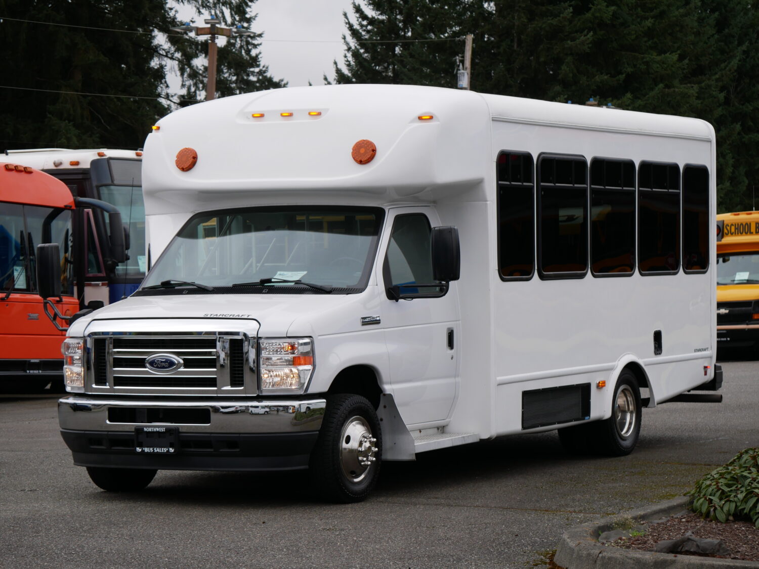 2018 Ford Starcraft Allstar 12 Passenger + 2 Wheelchair Shuttle Bus - S18636 - Image 2