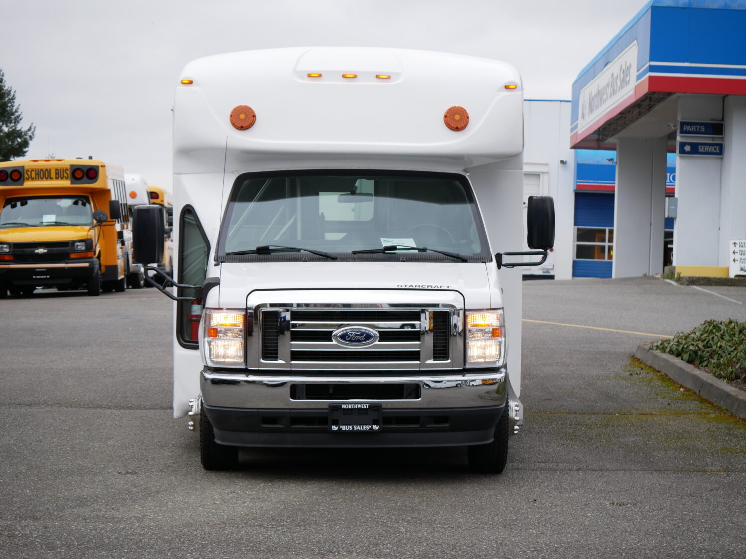 2018 Ford Starcraft Allstar 12 Passenger + 2 Wheelchair Shuttle Bus - S18636 - Image 12