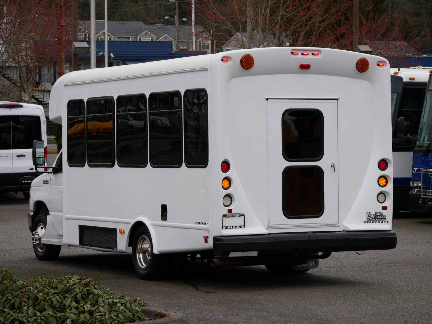 2018 Ford Starcraft Allstar 12 Passenger + 2 Wheelchair Shuttle Bus - S18636 - Image 4