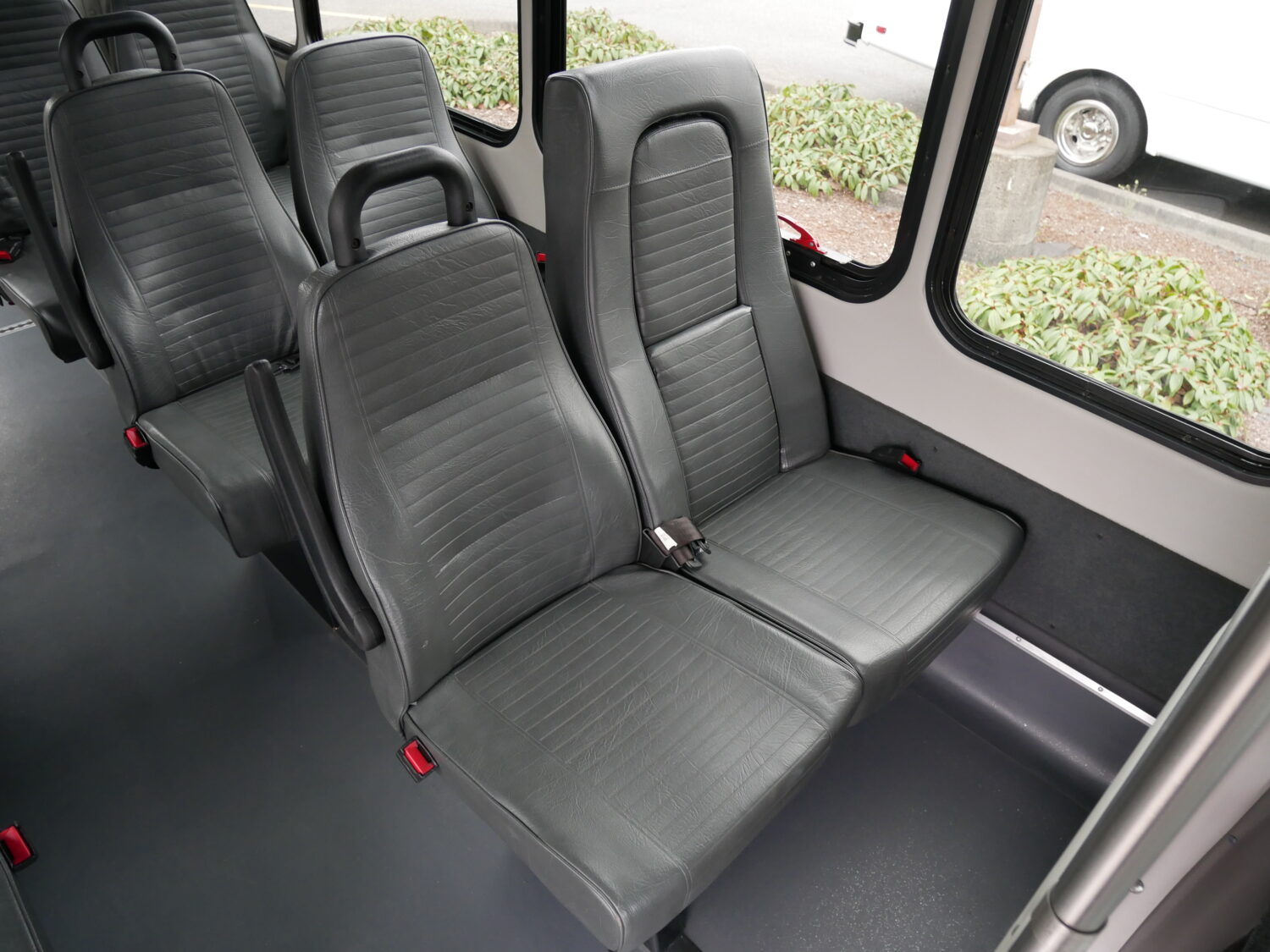 2018 Ford Starcraft Allstar 12 Passenger + 2 Wheelchair Shuttle Bus - S18636 - Image 8