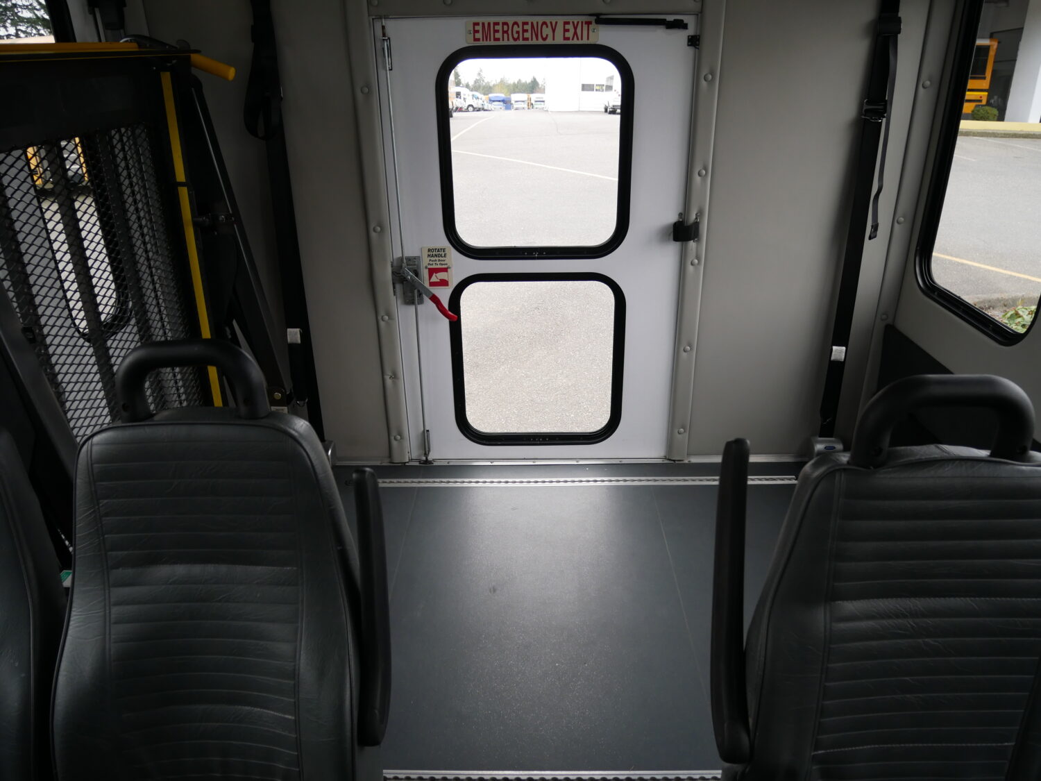 2018 Ford Starcraft Allstar 12 Passenger + 2 Wheelchair Shuttle Bus - S18636 - Image 7