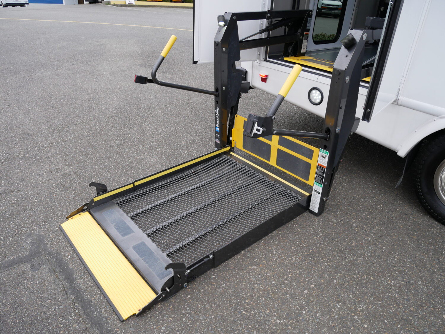 2018 Ford Starcraft Allstar 12 Passenger + 2 Wheelchair Shuttle Bus - S18636 - Image 10