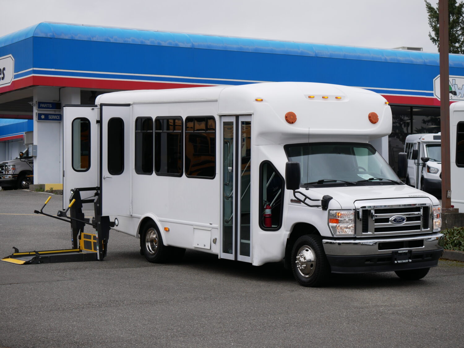 2018 Ford Starcraft Allstar 12 Passenger + 2 Wheelchair Shuttle Bus - S18636